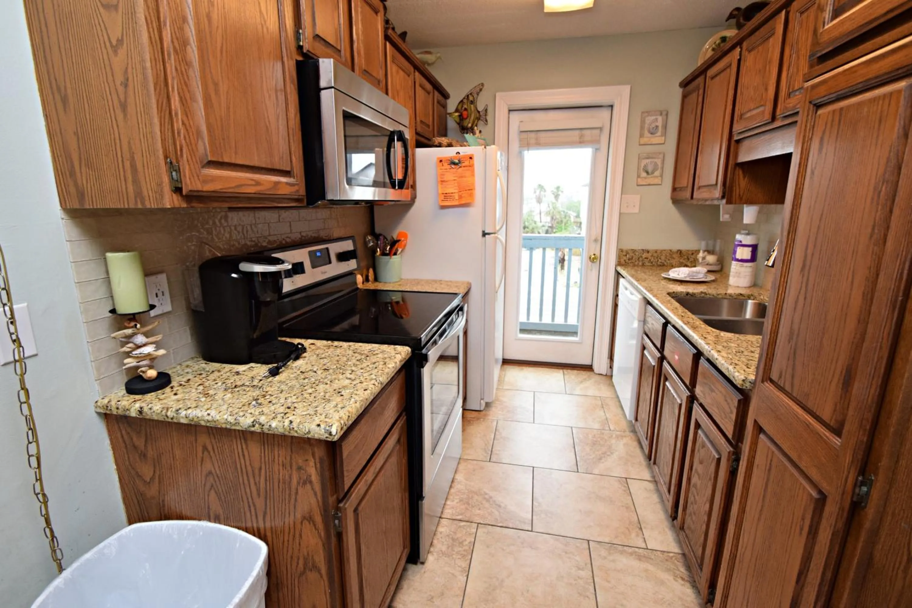 Kitchen or kitchenette in Ocean Reef