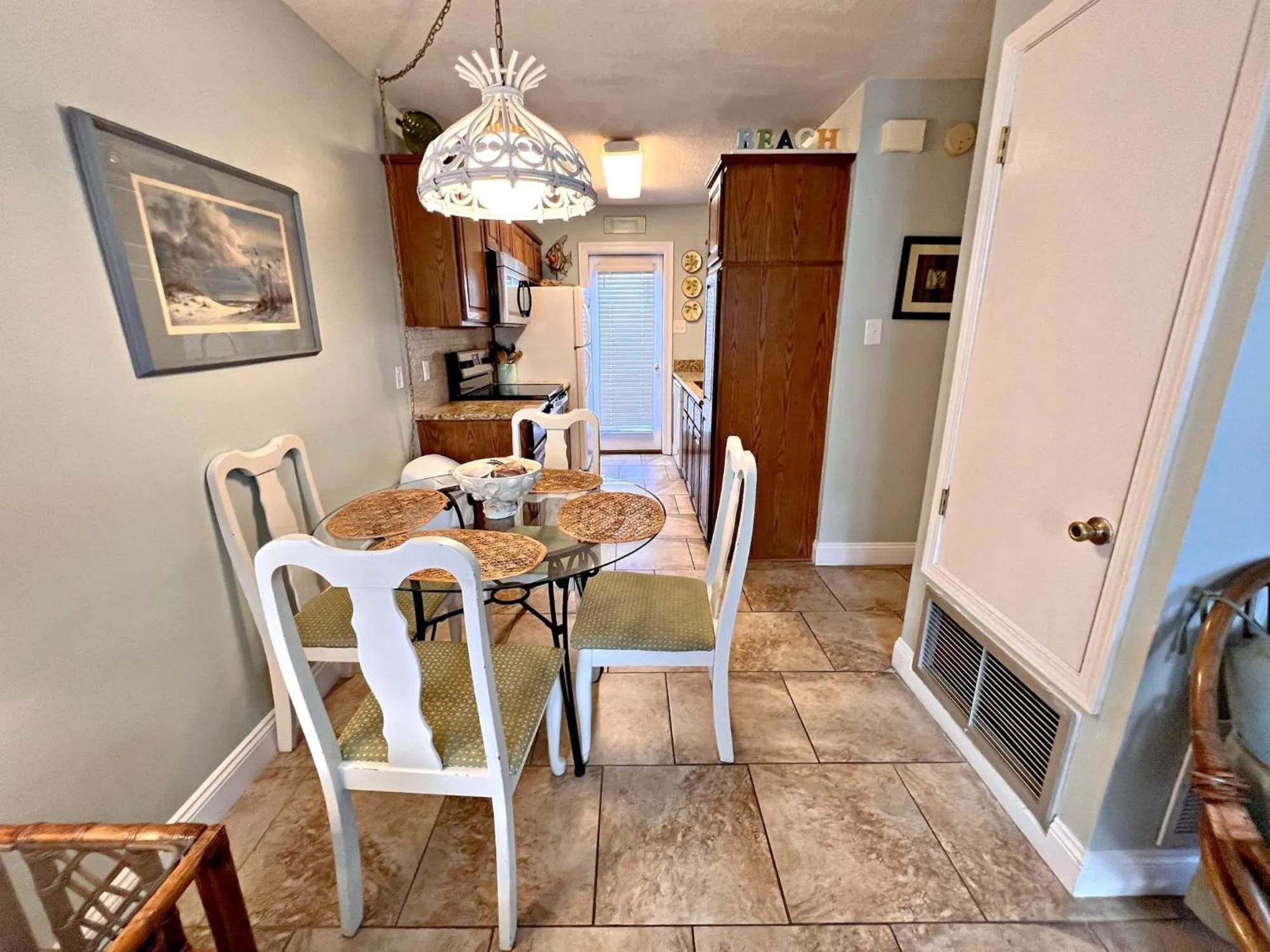 Kitchen or kitchenette in Ocean Reef