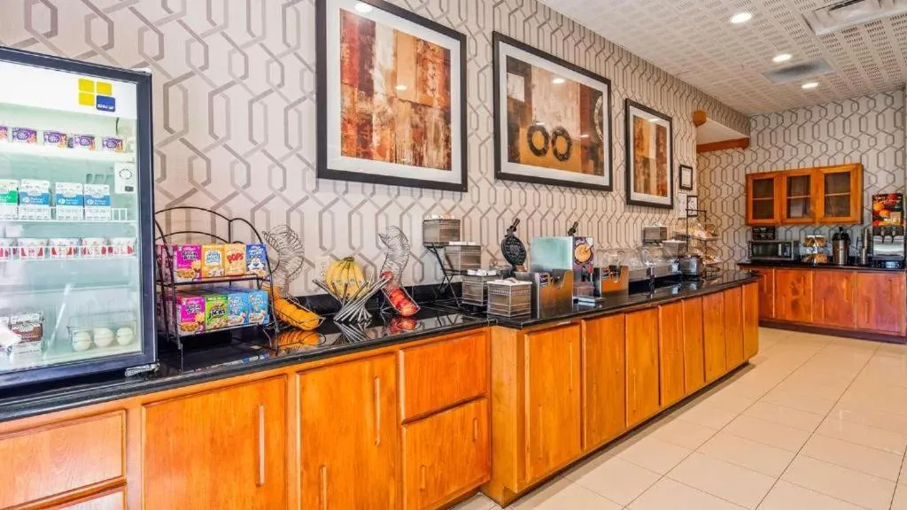 Restaurant/Places to Eat in Best western plus Rose City Conference Inn