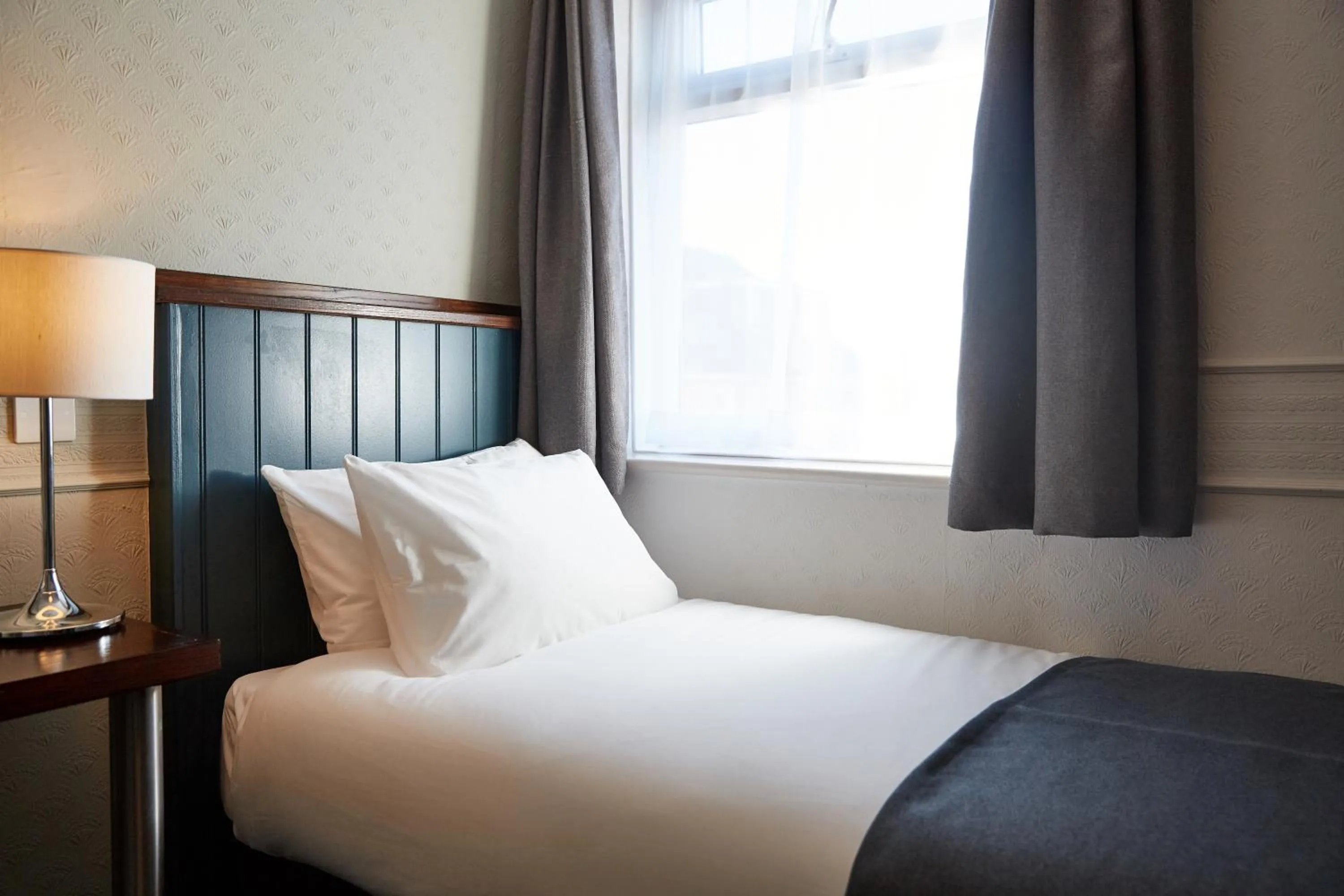 Bed in The Spyglass & Kettle by Greene King Inns