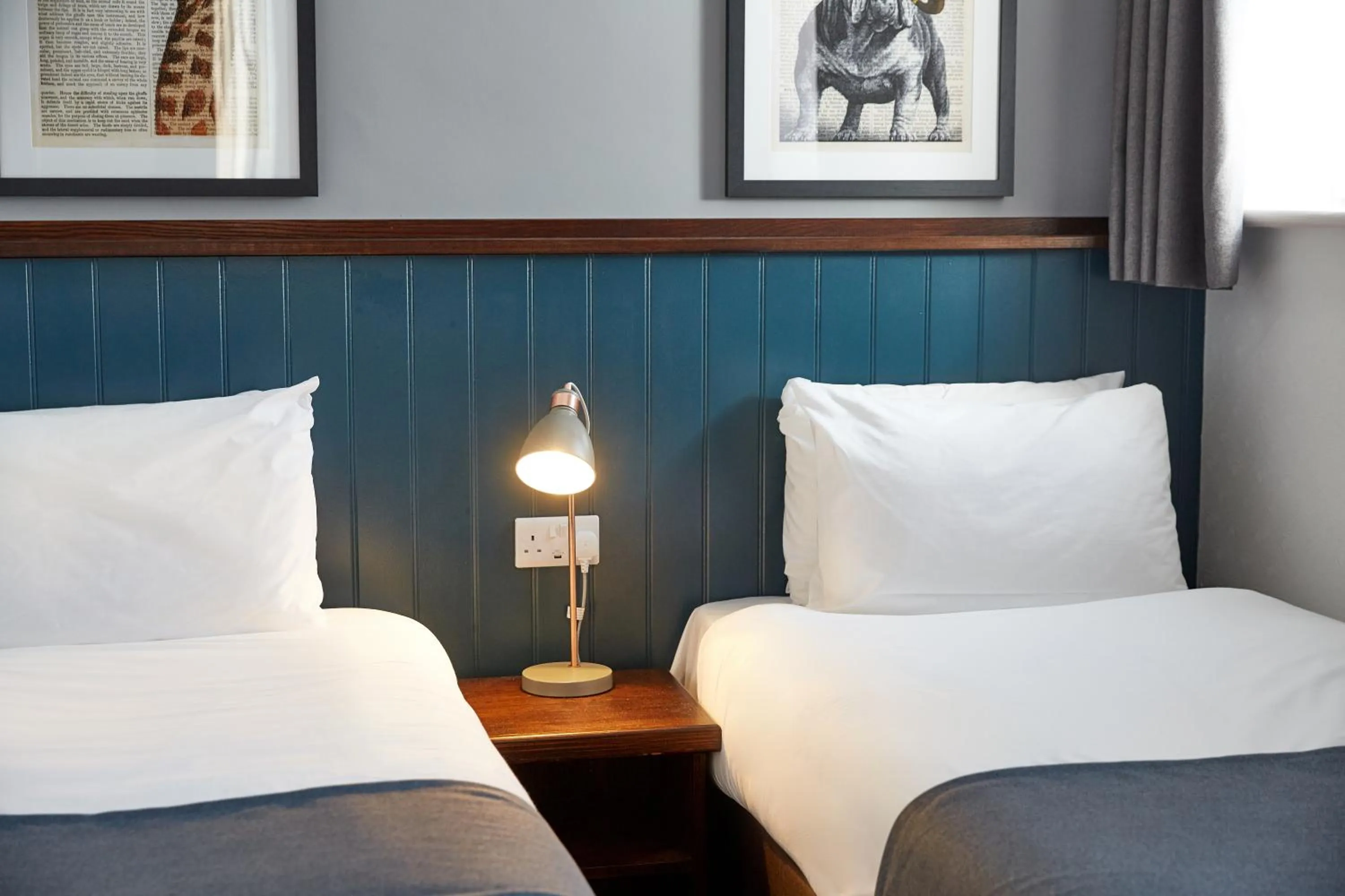 Bed in The Spyglass & Kettle by Greene King Inns