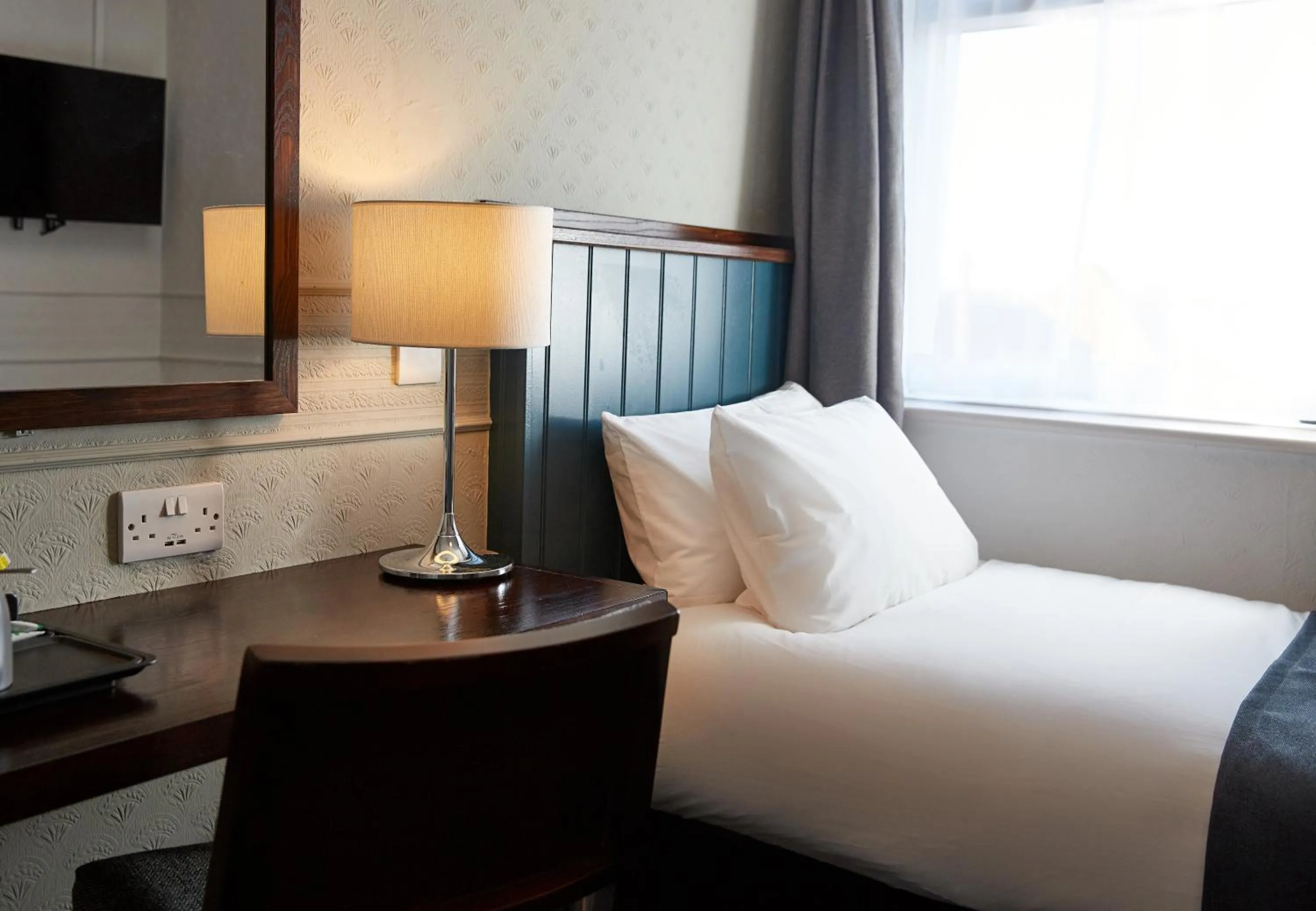 Bed in The Spyglass & Kettle by Greene King Inns