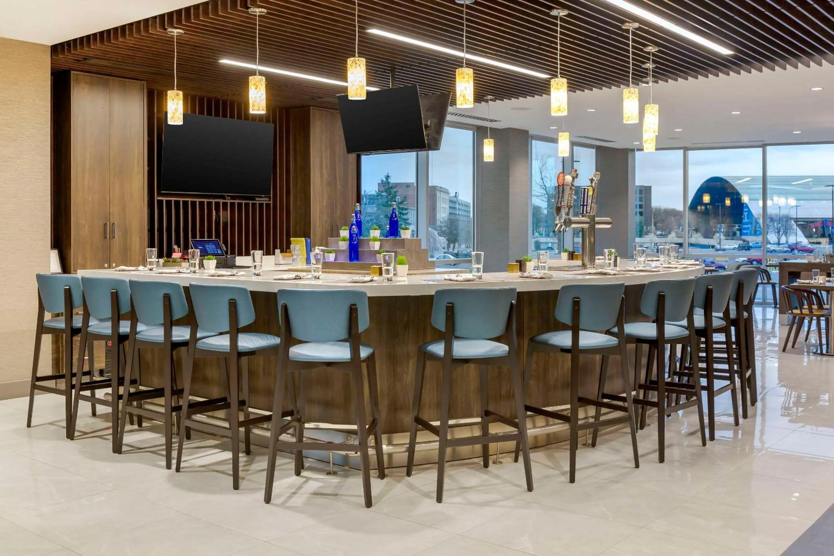 Lounge or bar in Cambria Hotel Niagara Falls