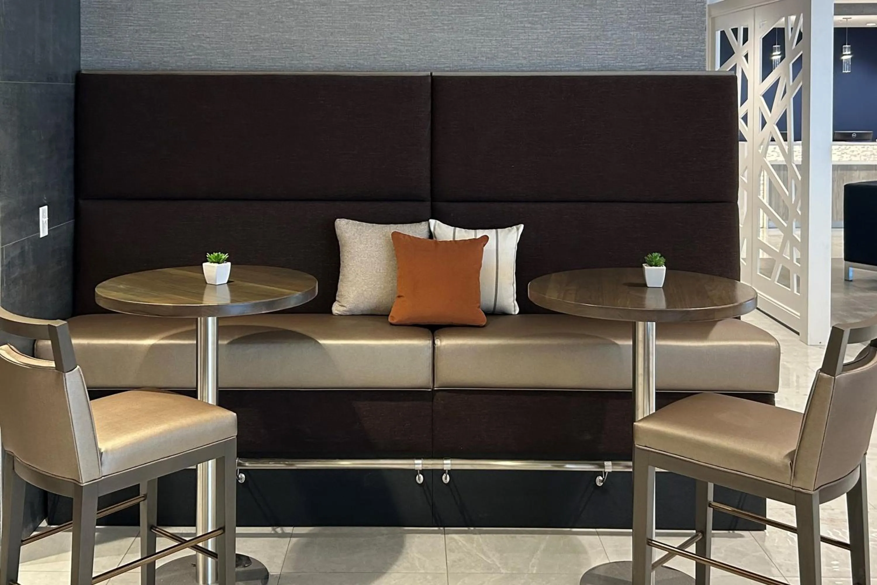 Seating area in Cambria Hotel Niagara Falls