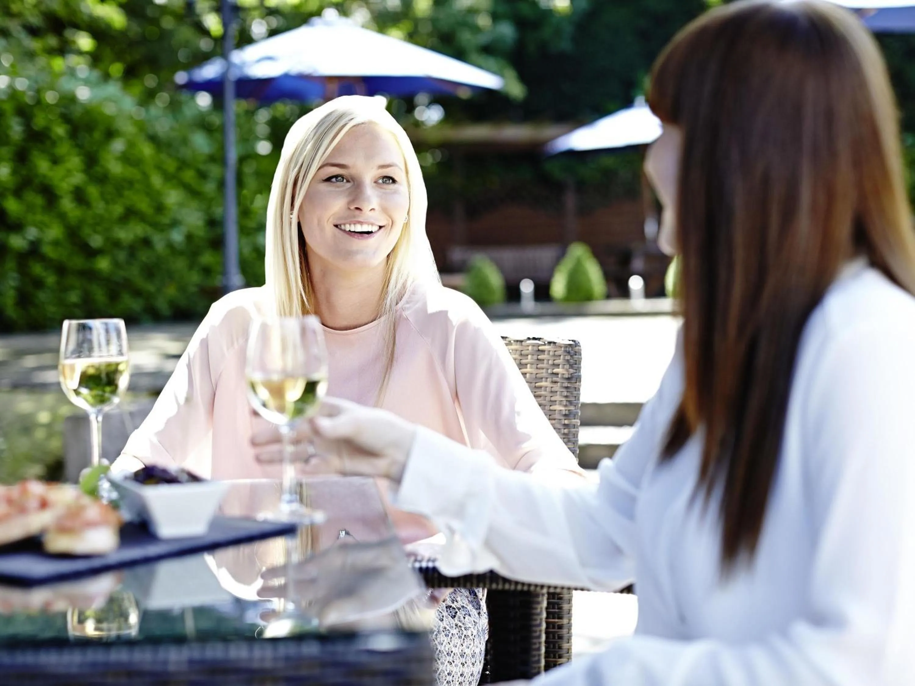 Lounge or bar in Novotel Coventry