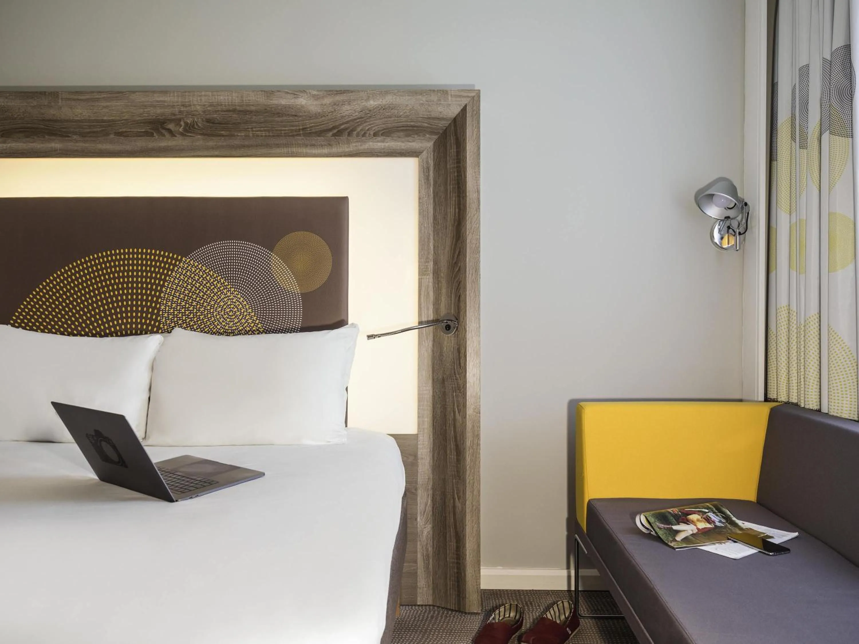 Bedroom, Bed in Novotel Coventry