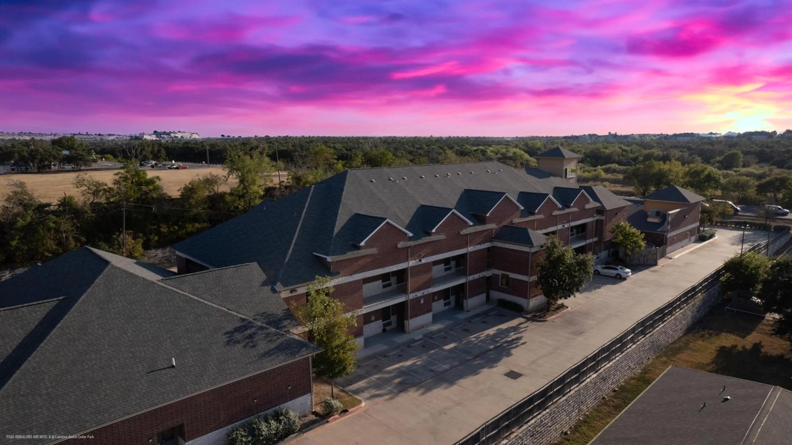 Property building in Texas Bungalows Hotel & Hotel Que at Lakeline Austin Cedar Park