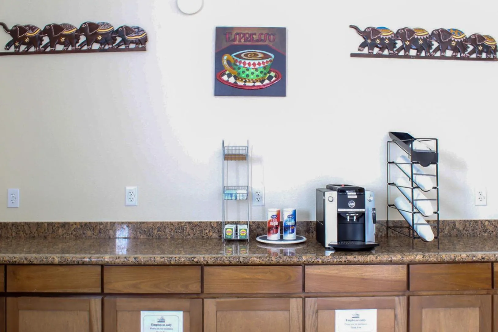 Coffee/tea facilities in Texas Bungalows Hotel & Hotel Que at Lakeline Austin Cedar Park
