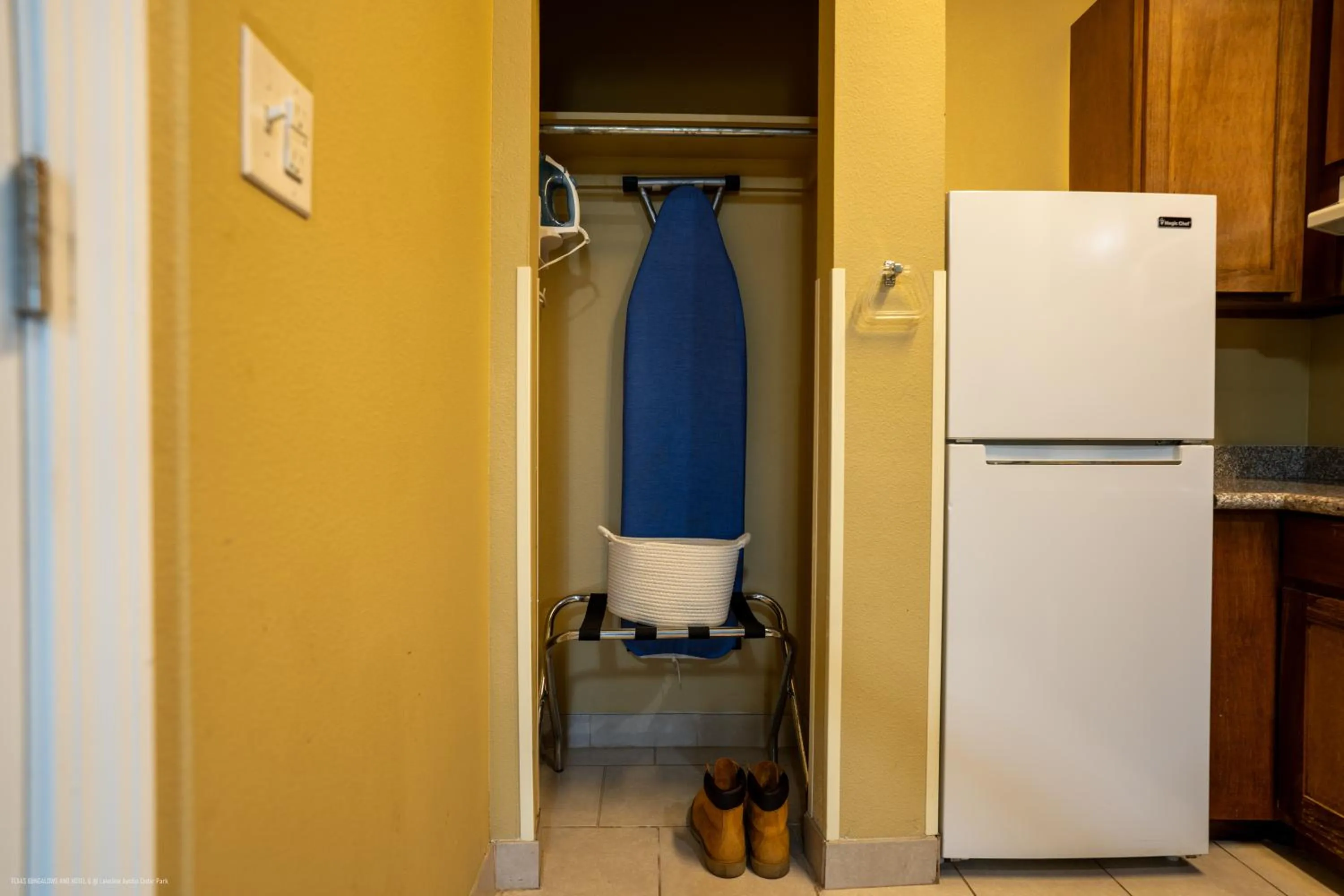 Kitchen or kitchenette in Texas Bungalows Hotel & Hotel Que at Lakeline Austin Cedar Park