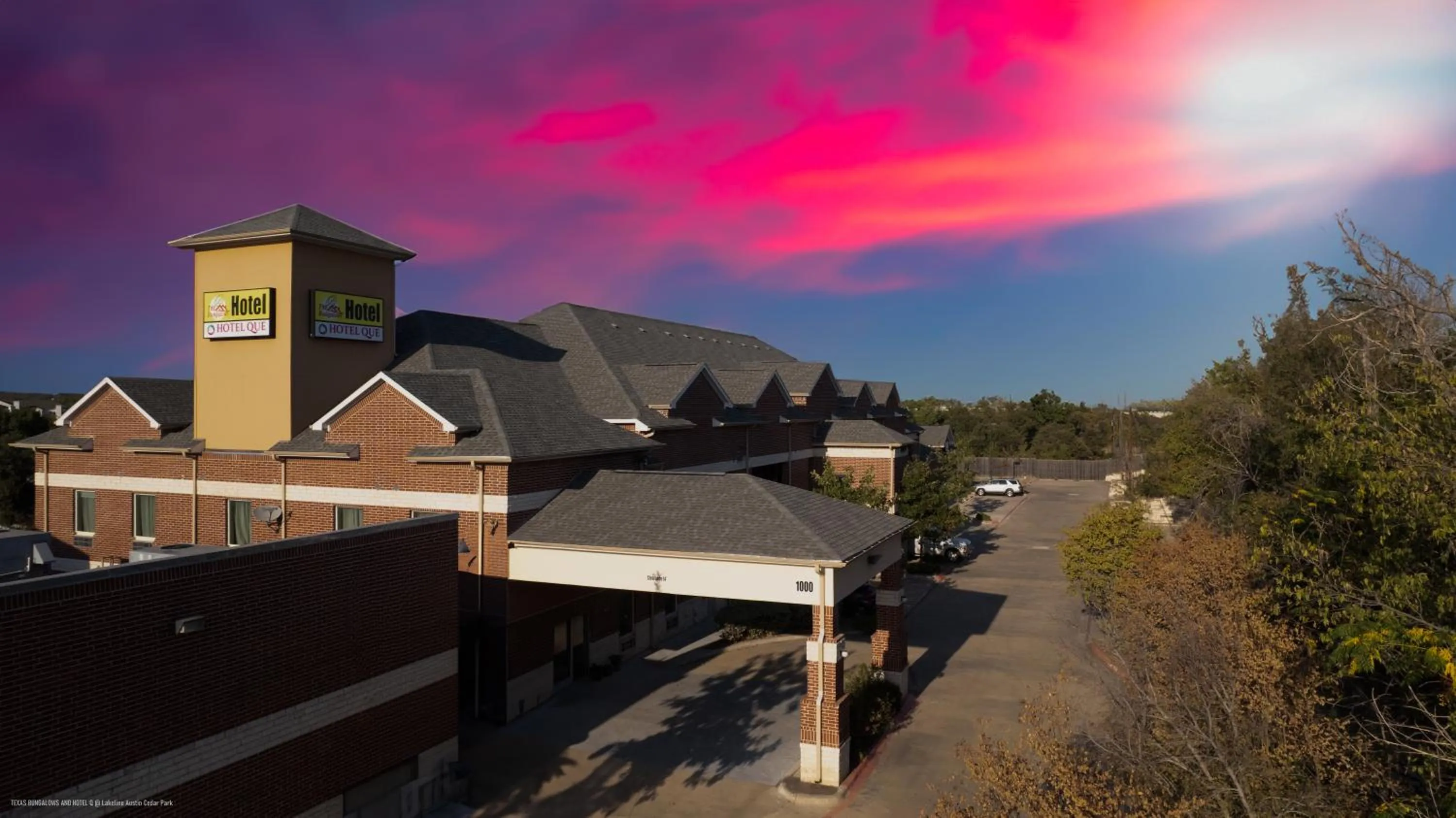Property building in Texas Bungalows Hotel & Hotel Que at Lakeline Austin Cedar Park