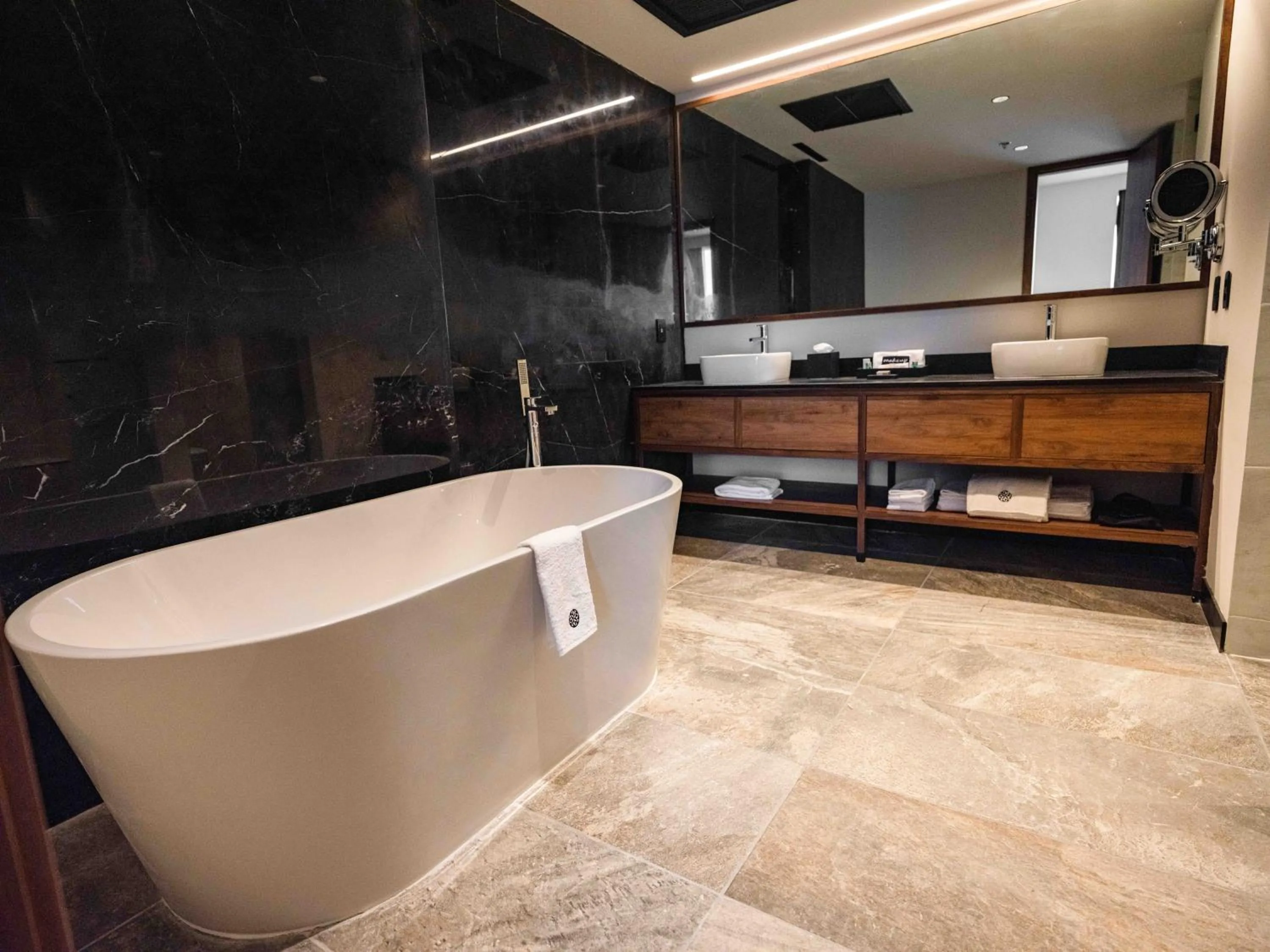 Bathroom in Galeria Plaza Leon