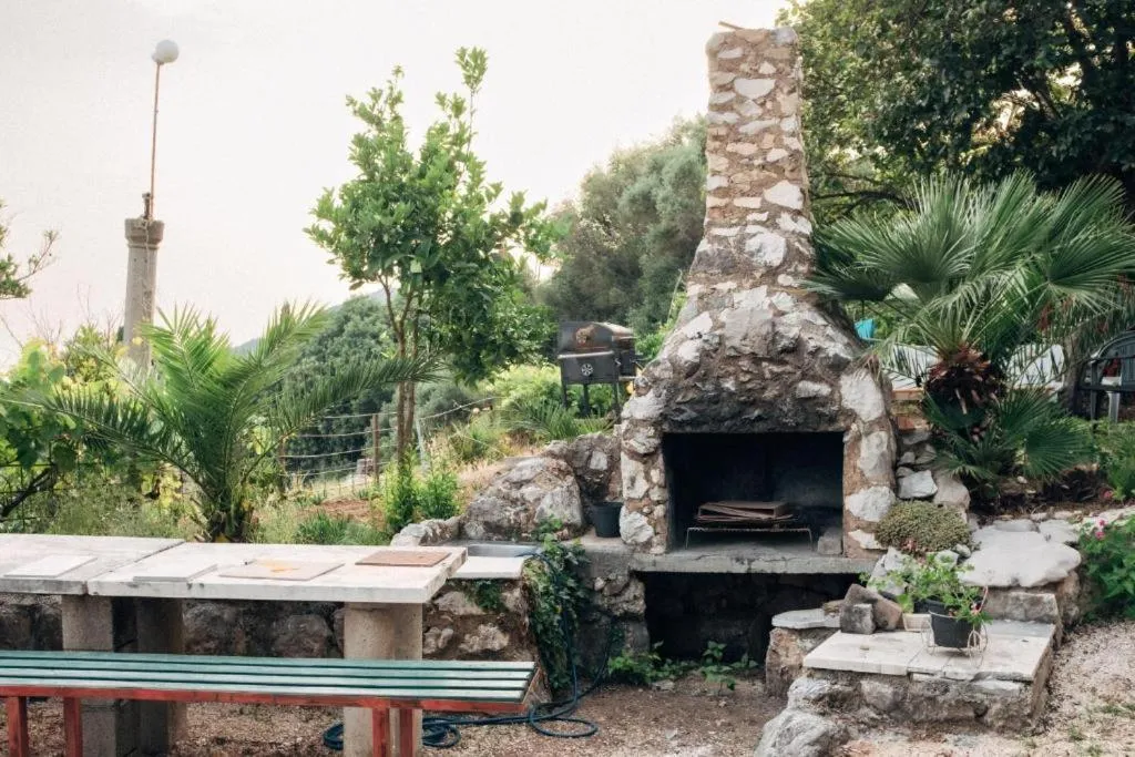 BBQ facilities in Villa Šoti