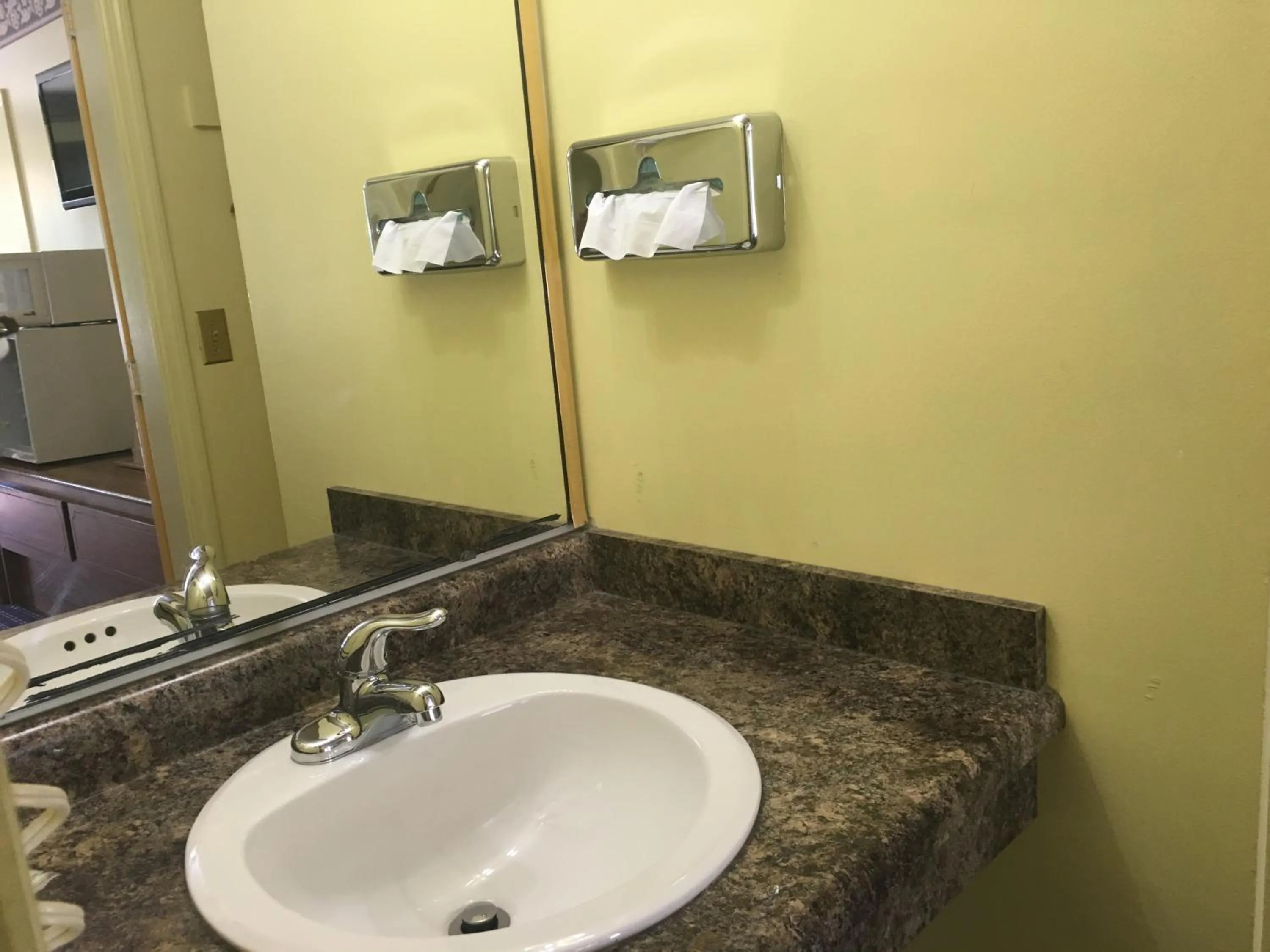 Bathroom in Norwalk Inn