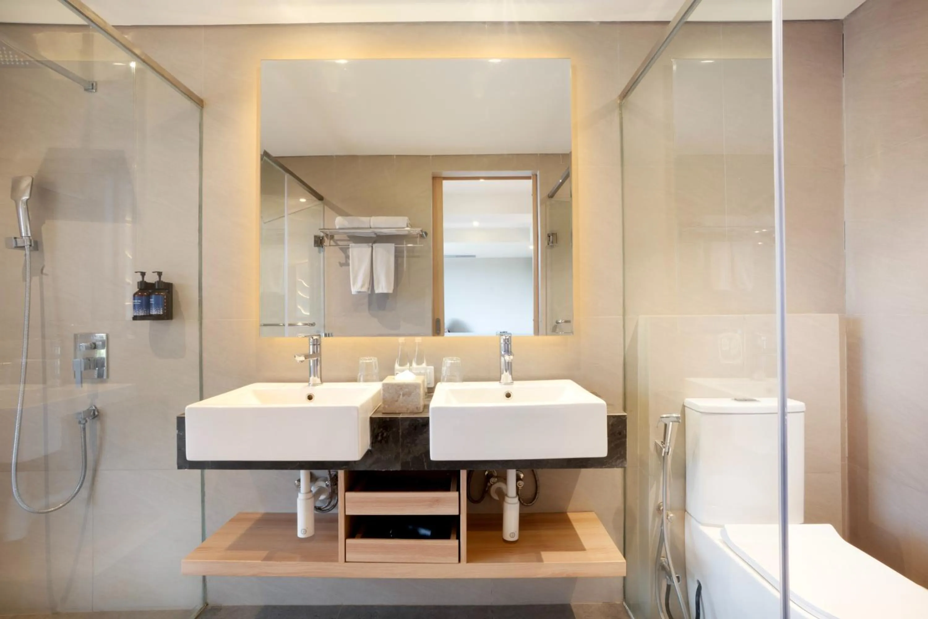 Bathroom in 1O1 STYLE Yogyakarta Malioboro