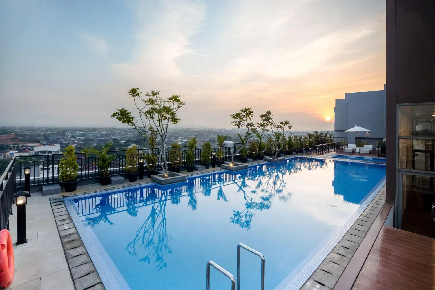 Swimming pool in 1O1 STYLE Yogyakarta Malioboro