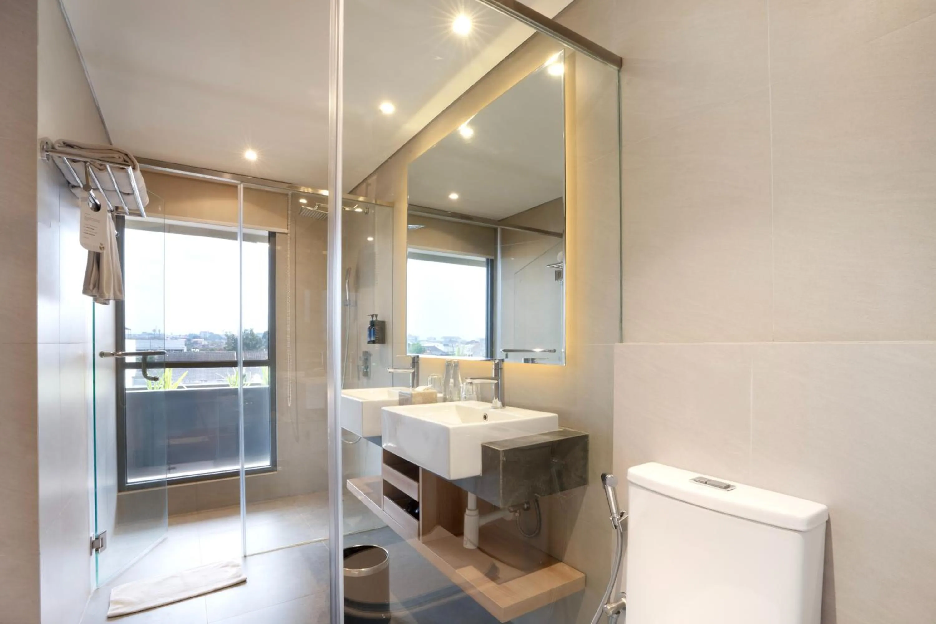 Bathroom in 1O1 STYLE Yogyakarta Malioboro