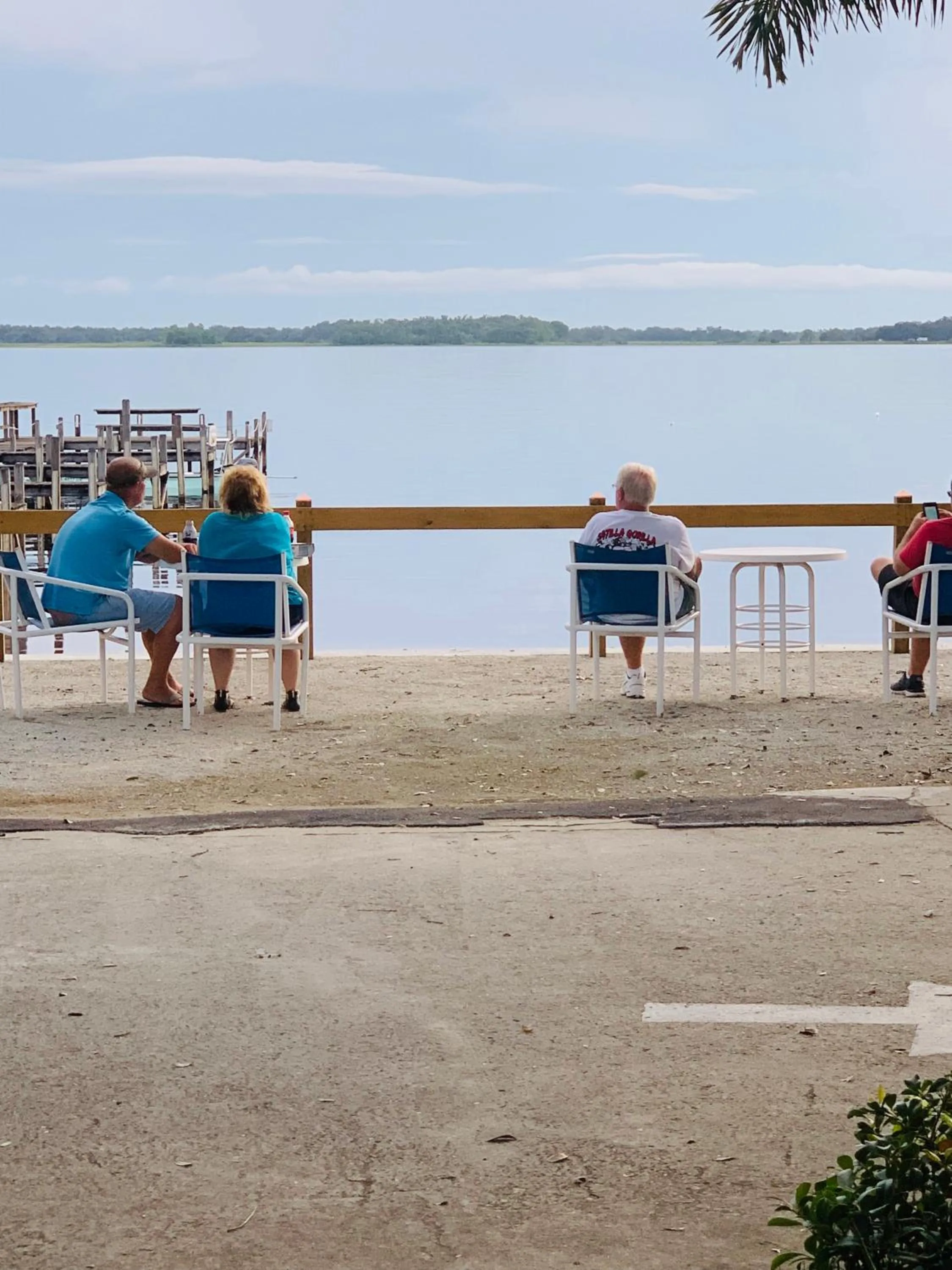 Lakeside Inn and Cafe