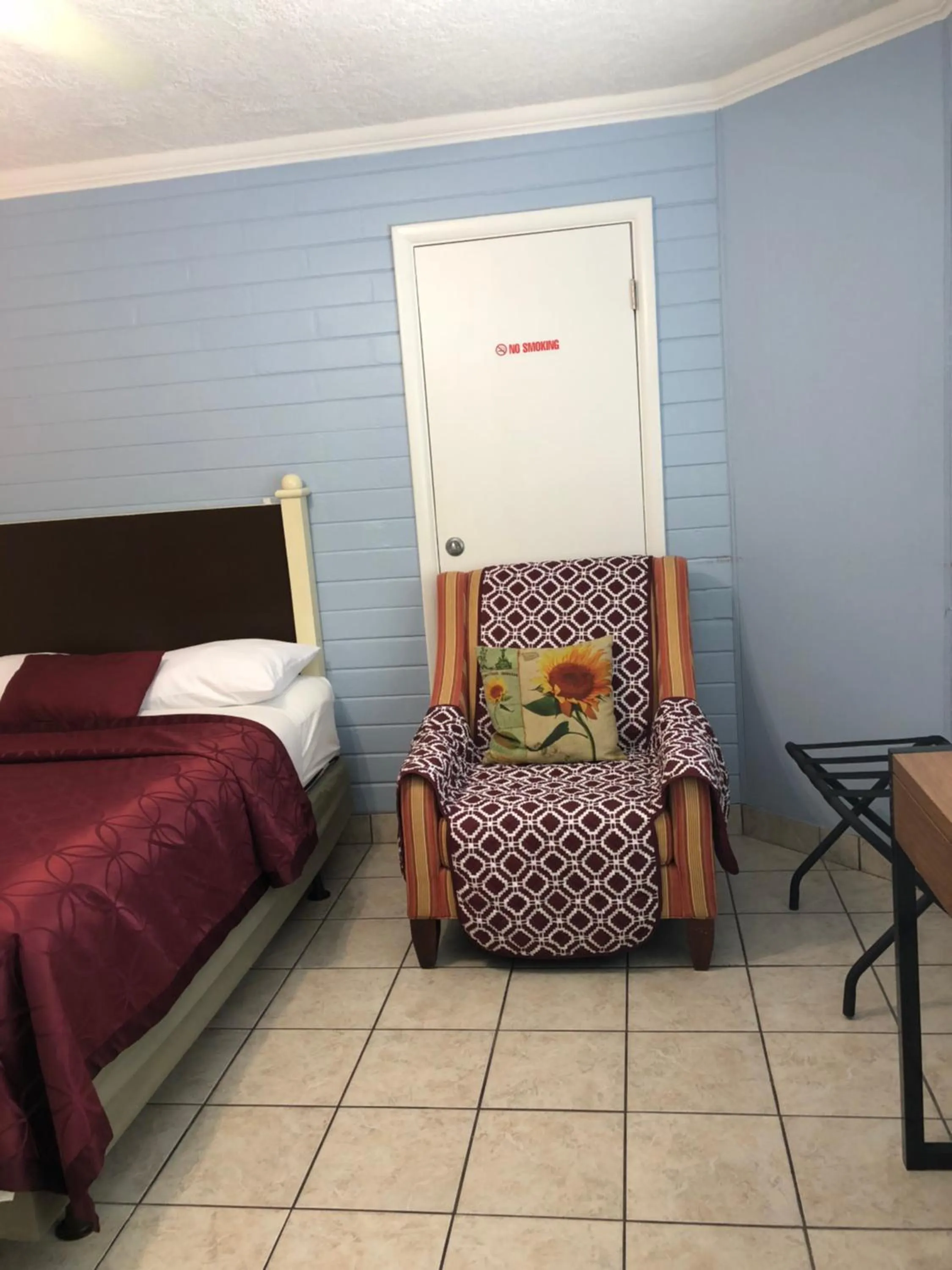 Lakeside Inn and Cafe