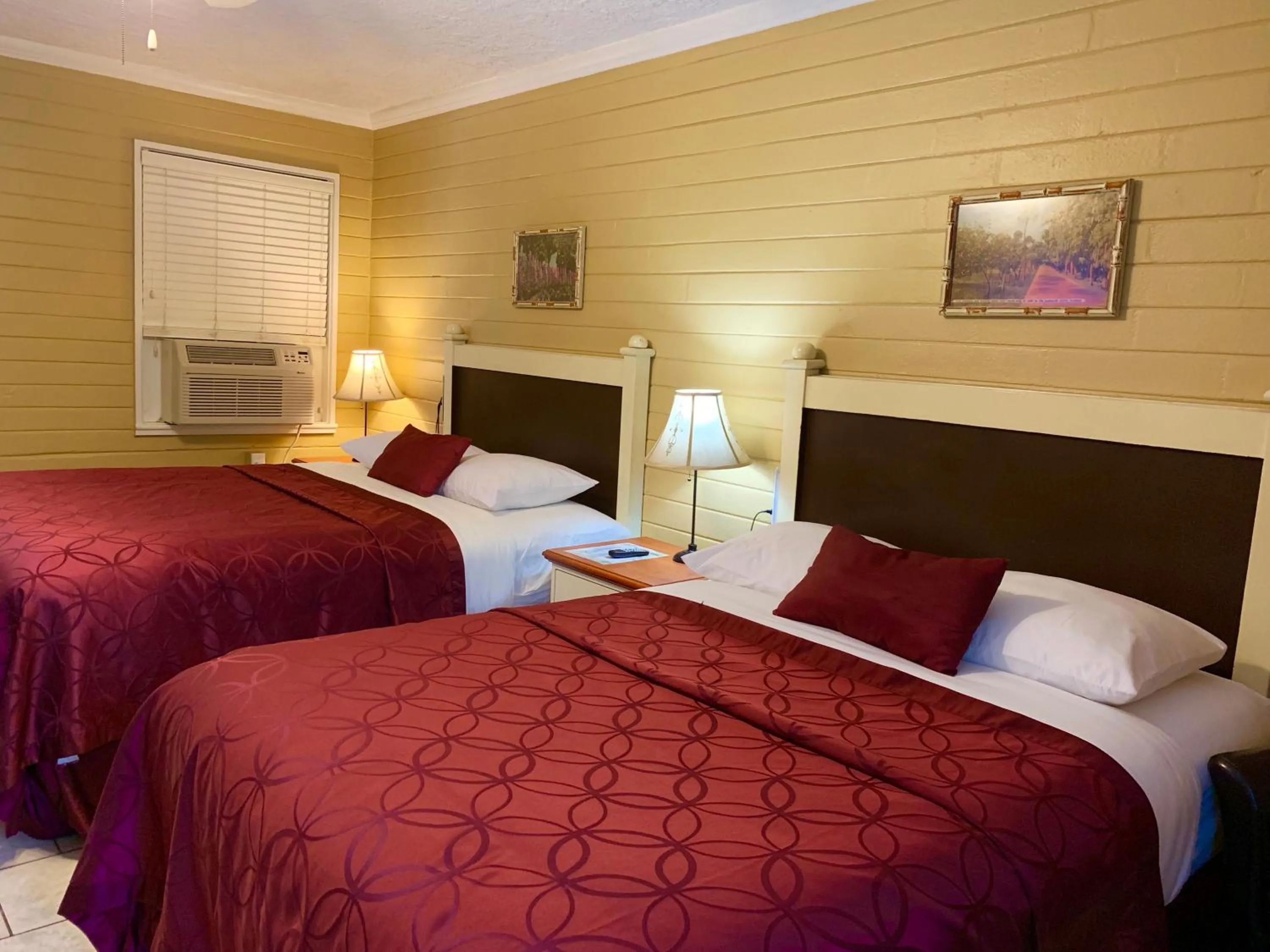 Lakeside Inn and Cafe