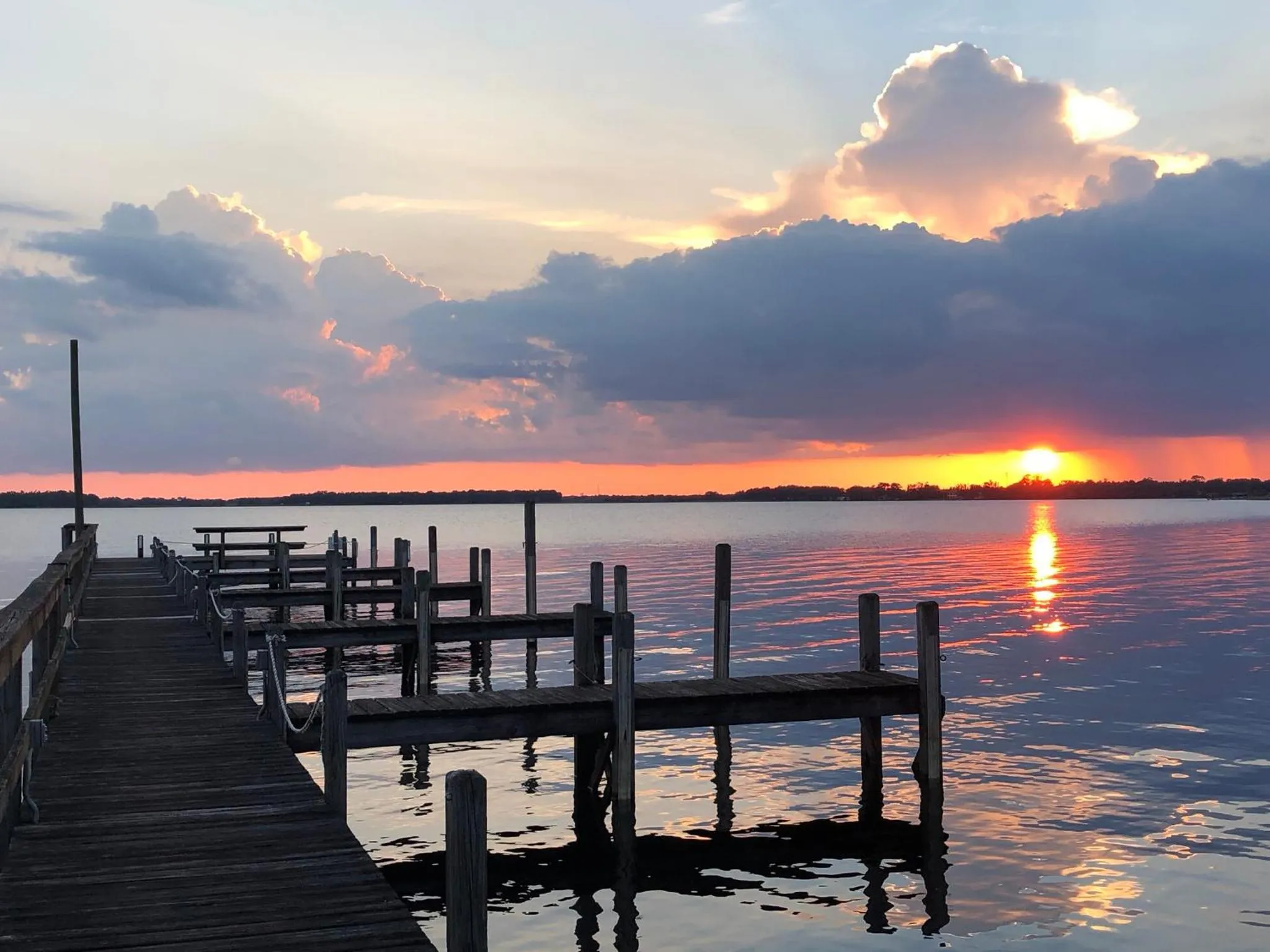 Lakeside Inn and Cafe