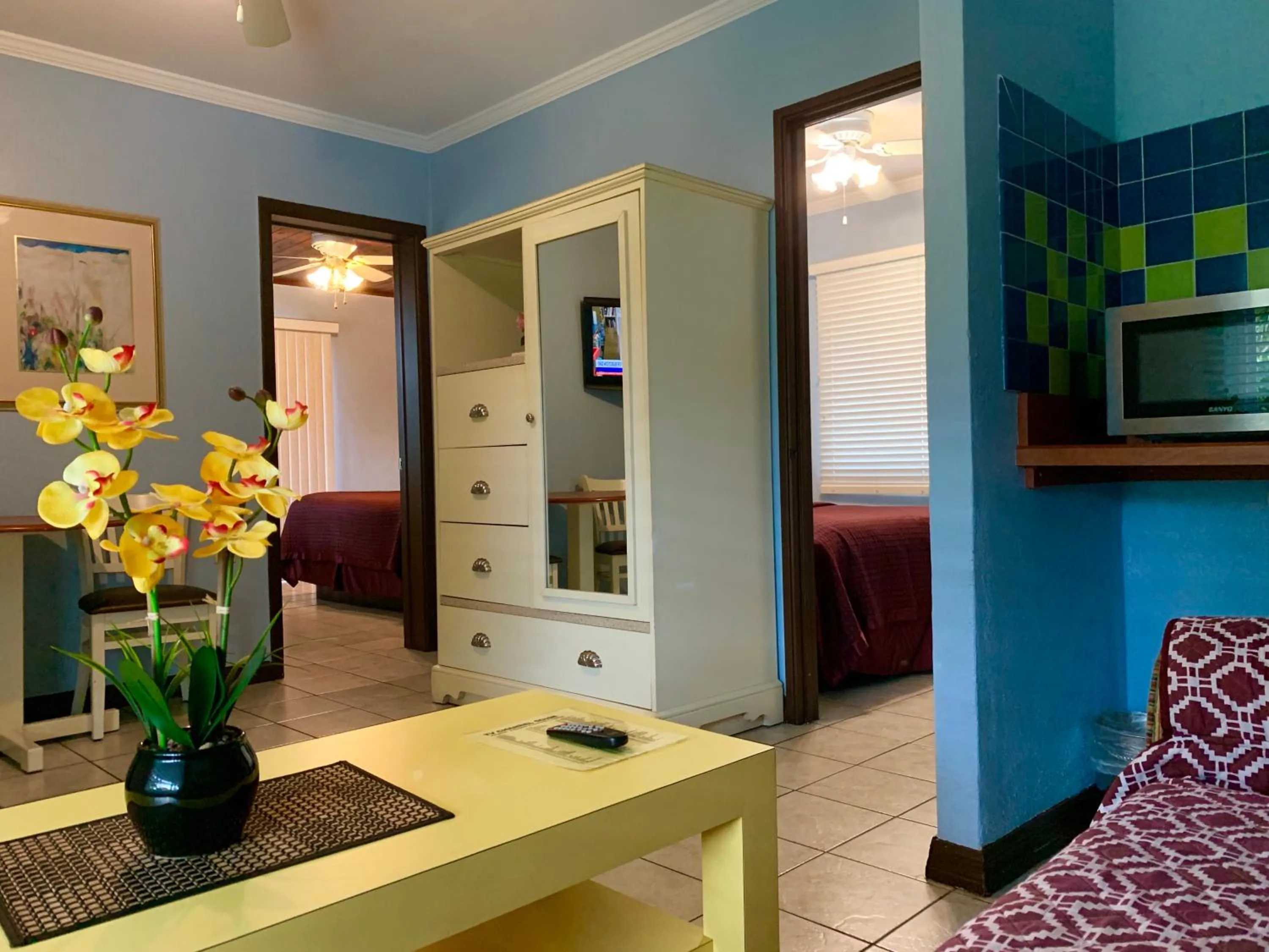 Lakeside Inn and Cafe