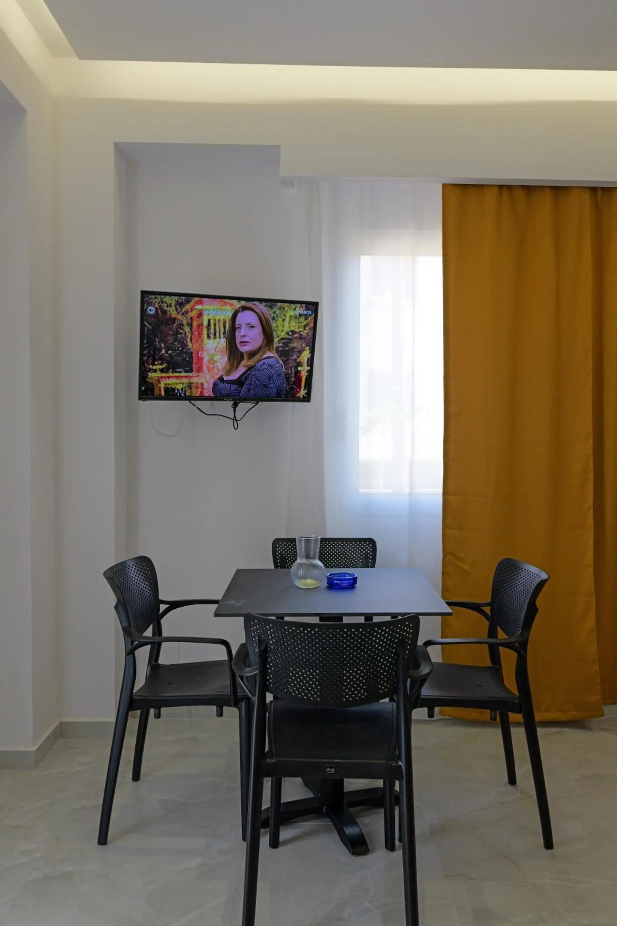 Dining area in Central Garden Sofia 1- Free Parking