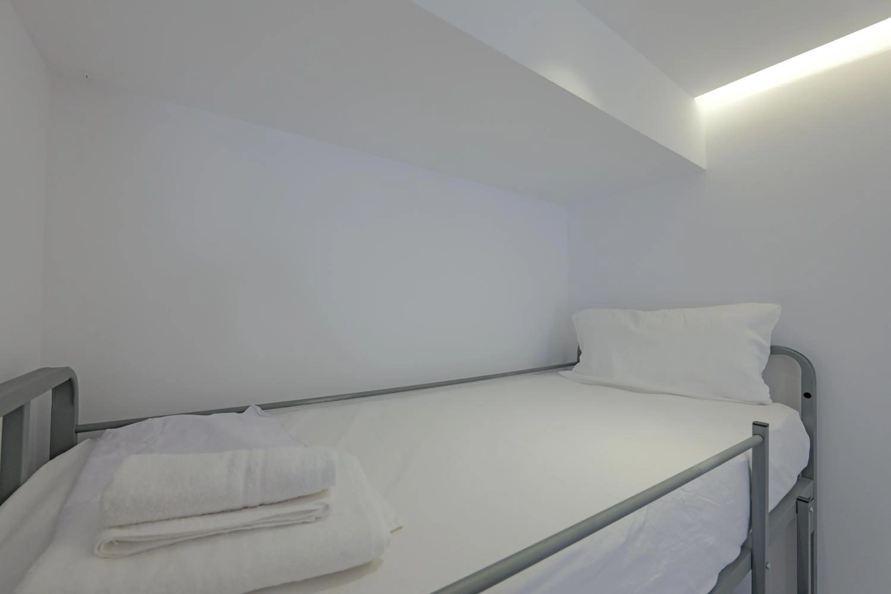 Bed in Central Garden Sofia 1- Free Parking