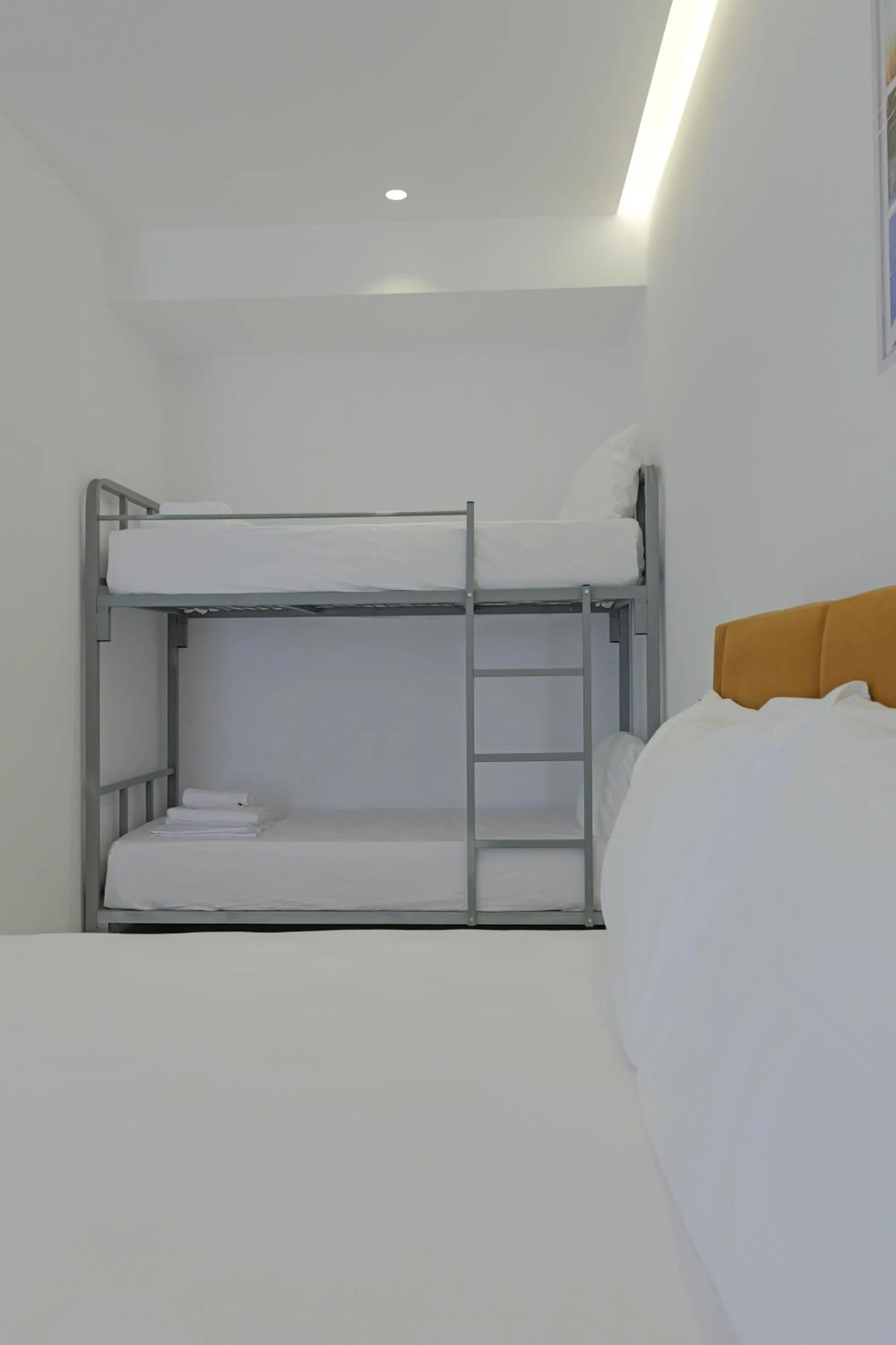 Bed in Central Garden Sofia 1- Free Parking