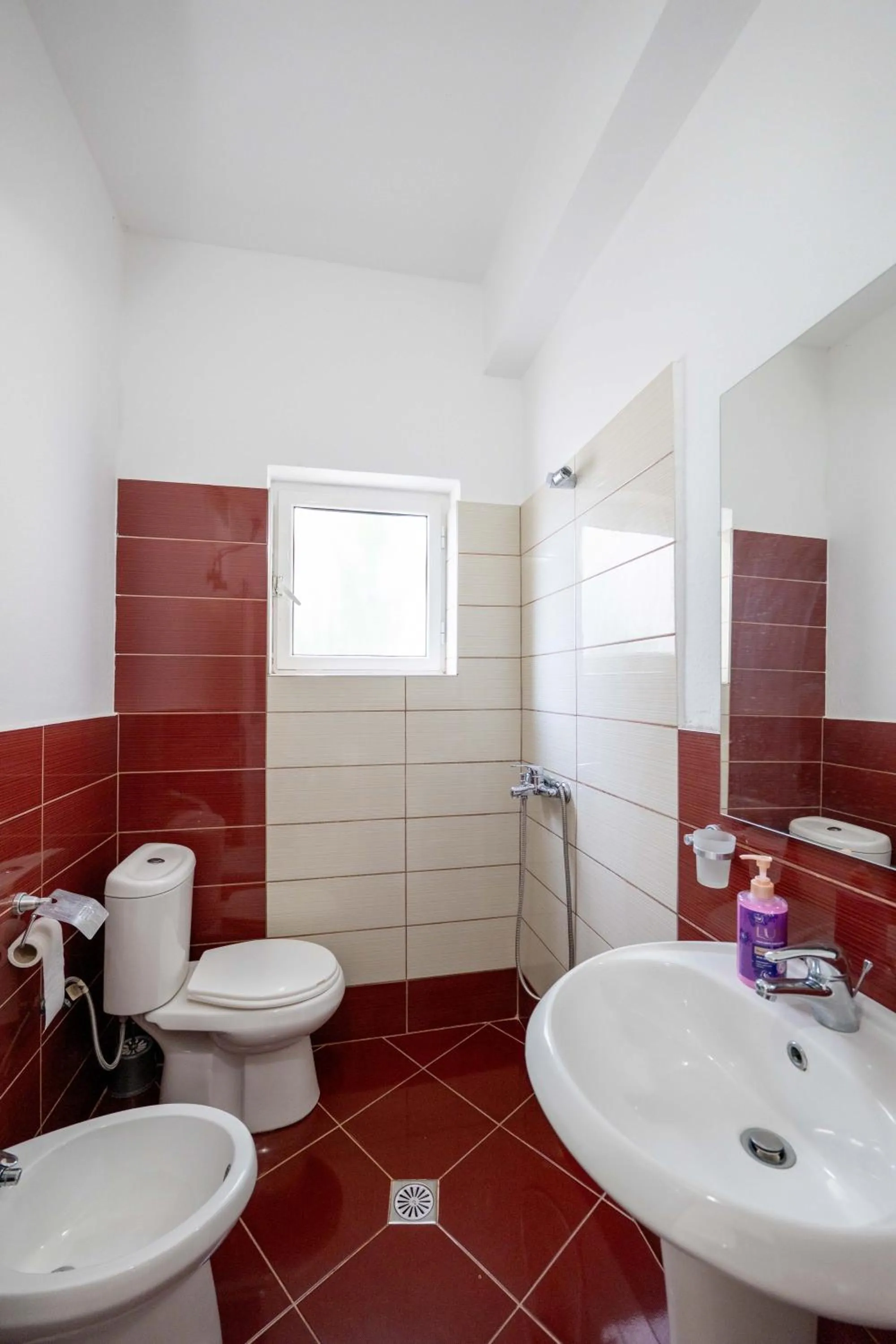 Shower in Central Garden Sofia 1- Free Parking