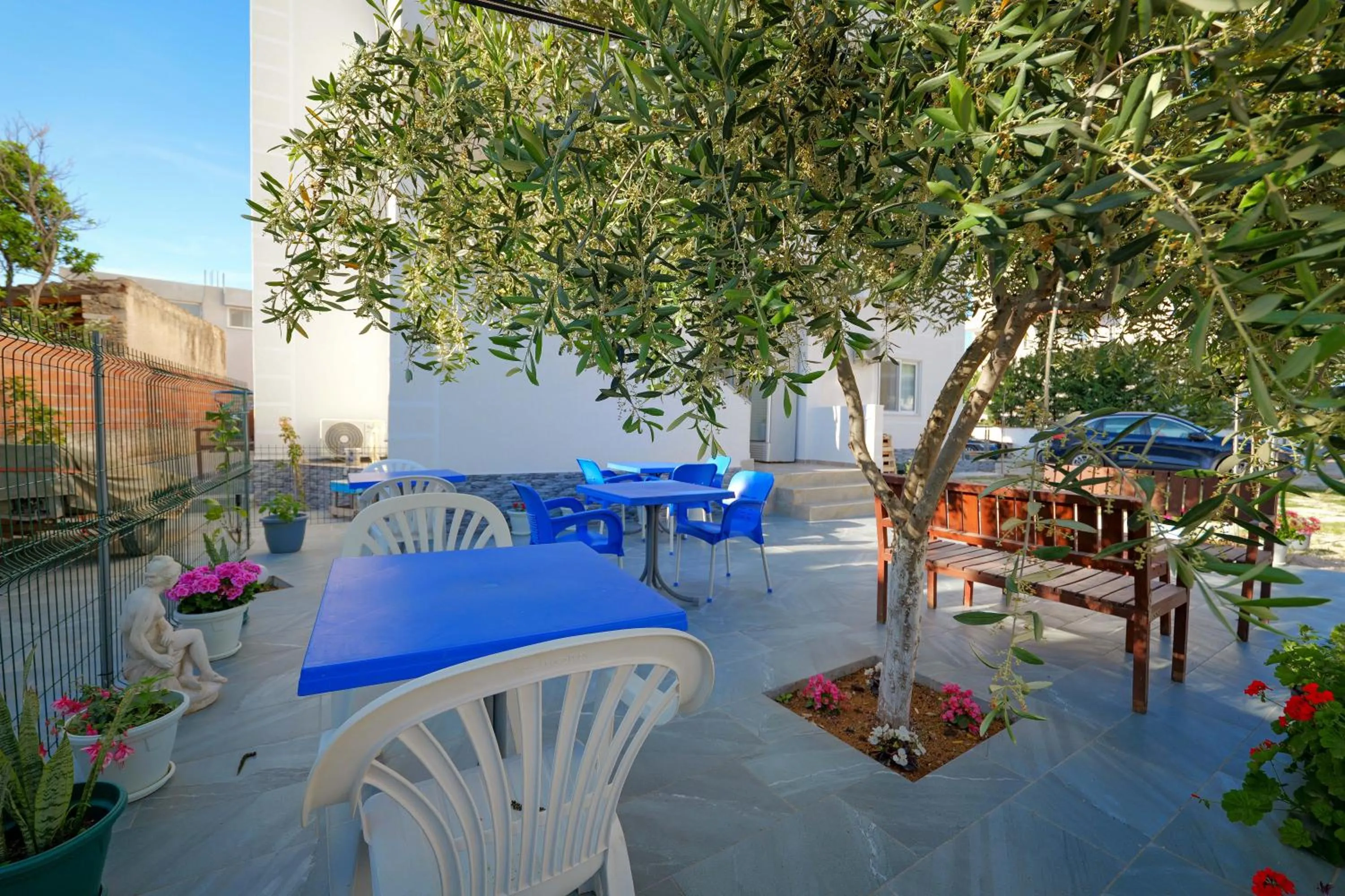 Patio in Central Garden Sofia 1- Free Parking