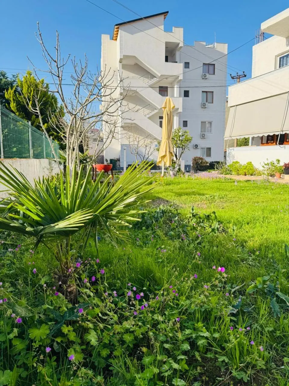 Patio in Central Garden Sofia 1- Free Parking