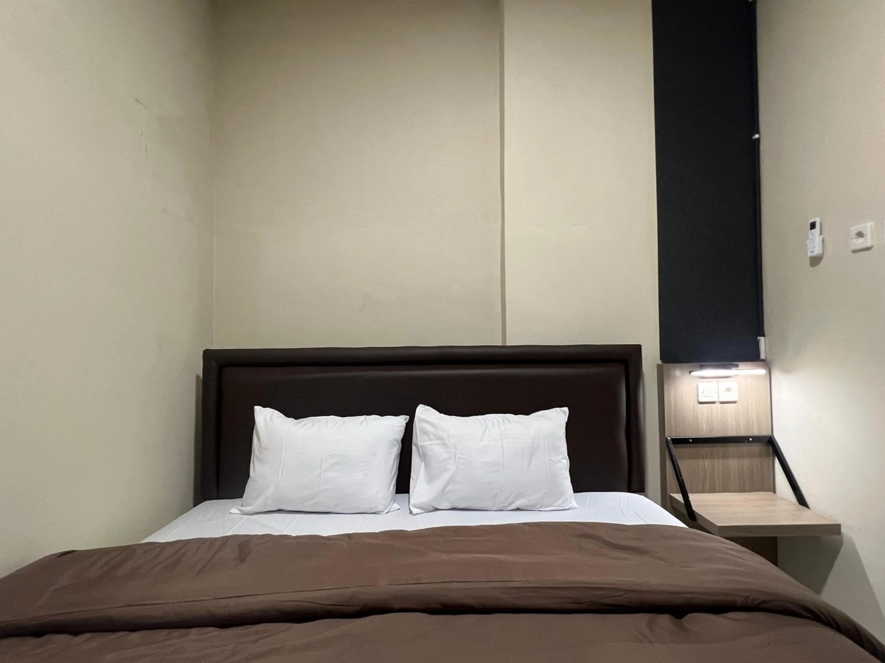 Bed in Brenn Hotel Semarang Mitra Reddoorz