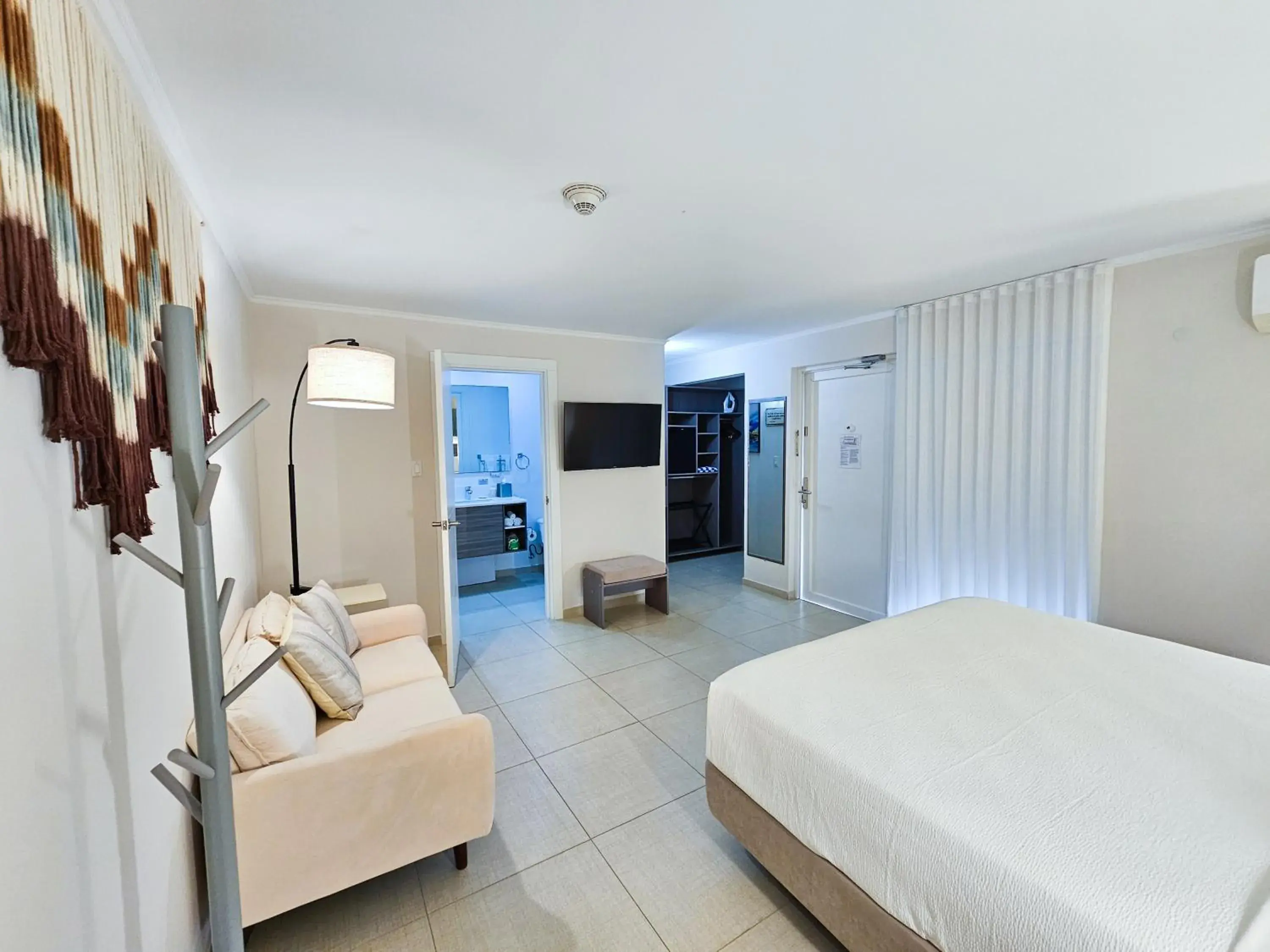 King Room with Sofa and Pool View - Adults Only/Non-Smoking in Aruba Boutique & Art Hotel - Adults Only King Room with Sofa and Pool View - Adults Only/Non-Smoking in Aruba Boutique & Art Hotel - Adults Only