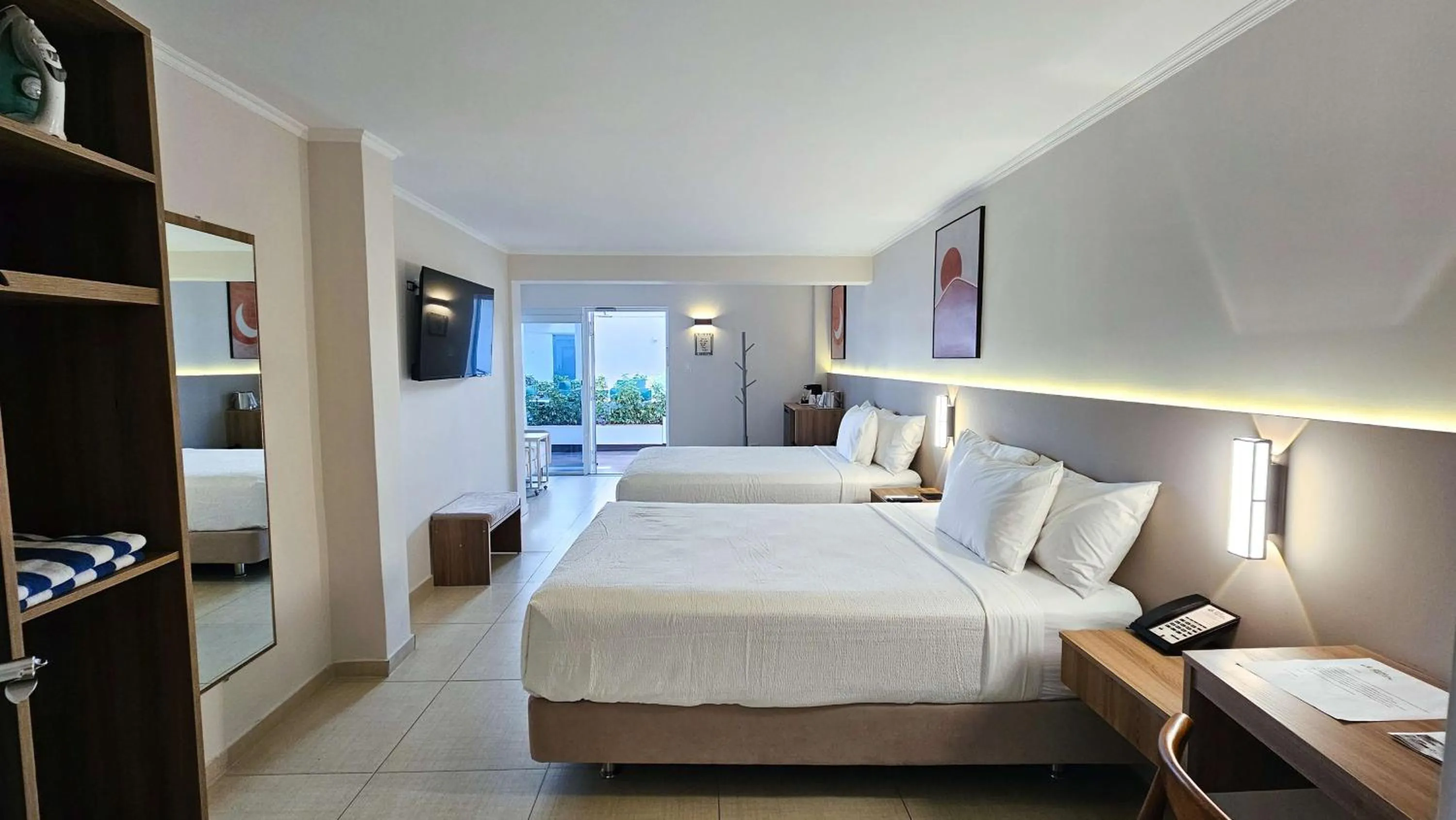 Bedroom, Bed in Aruba Boutique & Art Hotel - Adults Only