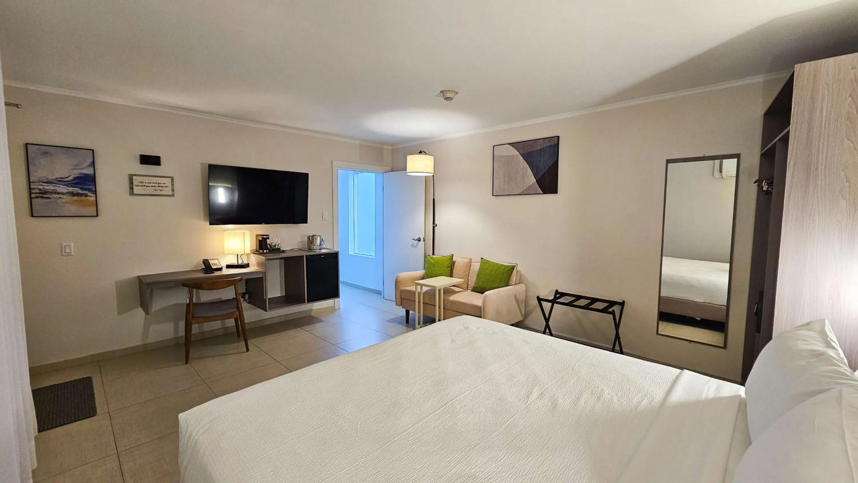 Bedroom, Bed in Aruba Boutique & Art Hotel - Adults Only