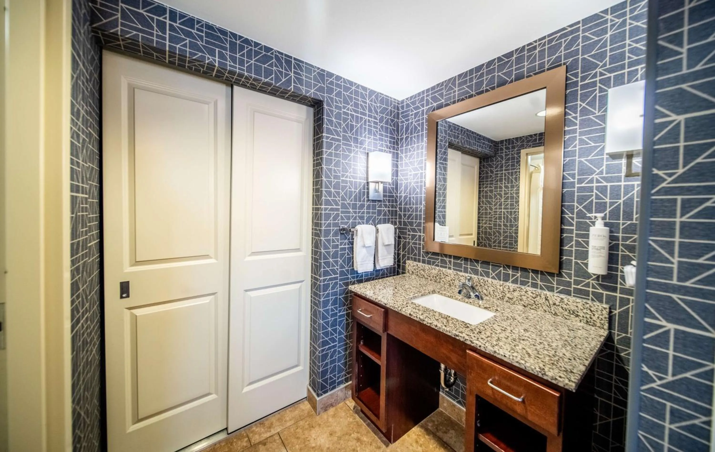 Bathroom in Homewood Suites by Hilton Rochester Mayo Clinic-St. Marys Campus