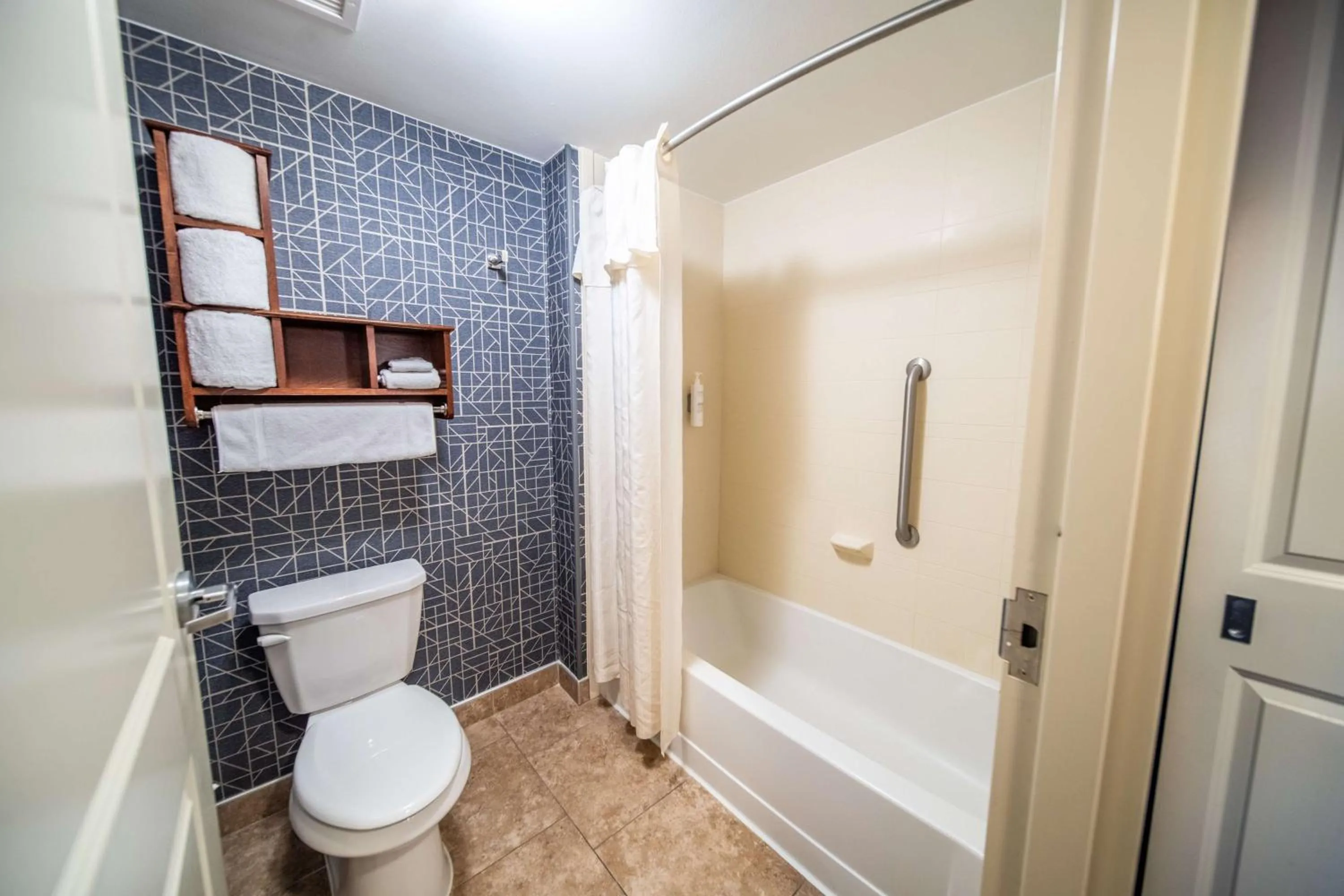 Bathroom in Homewood Suites by Hilton Rochester Mayo Clinic-St. Marys Campus