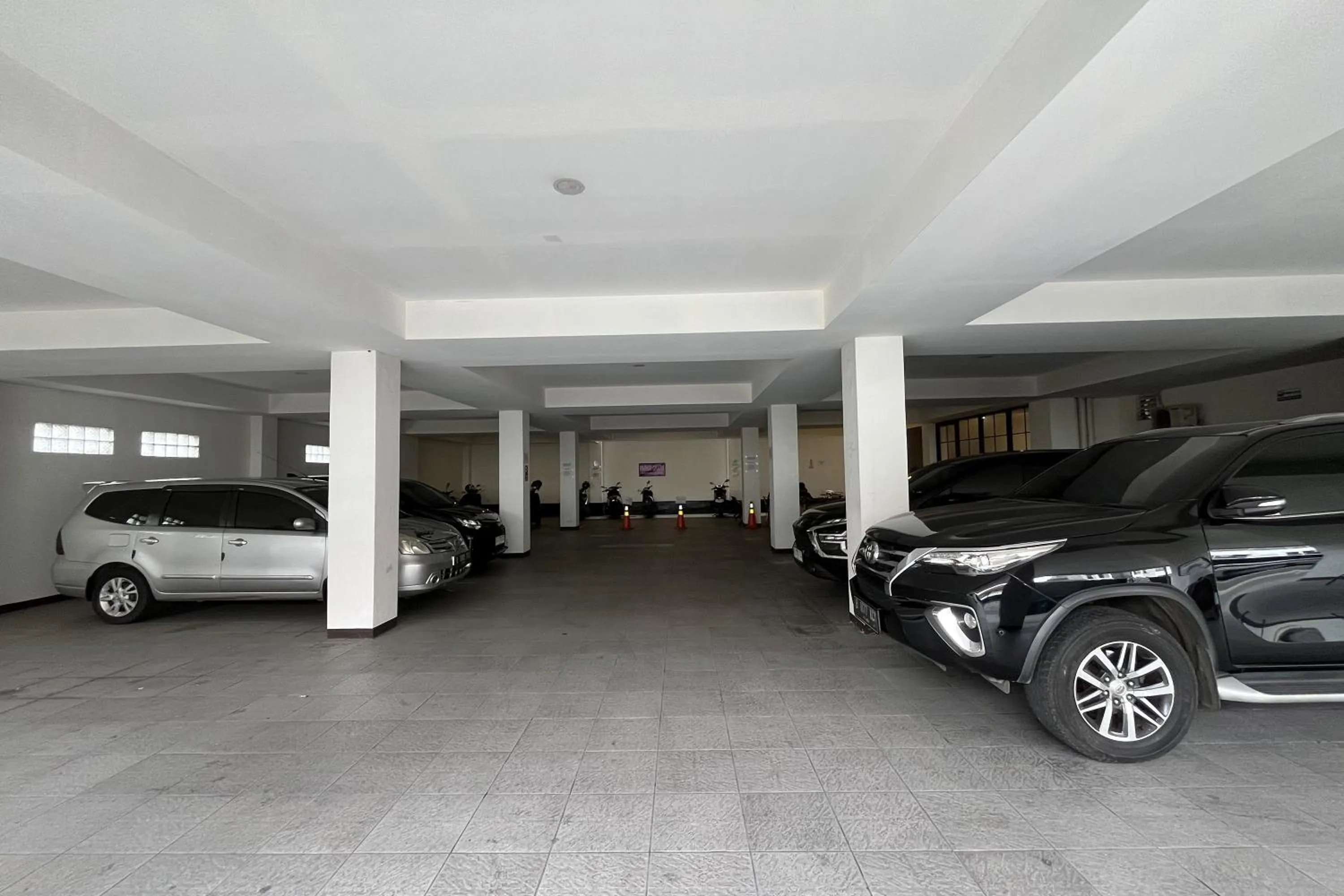 Parking in Good Day Inn