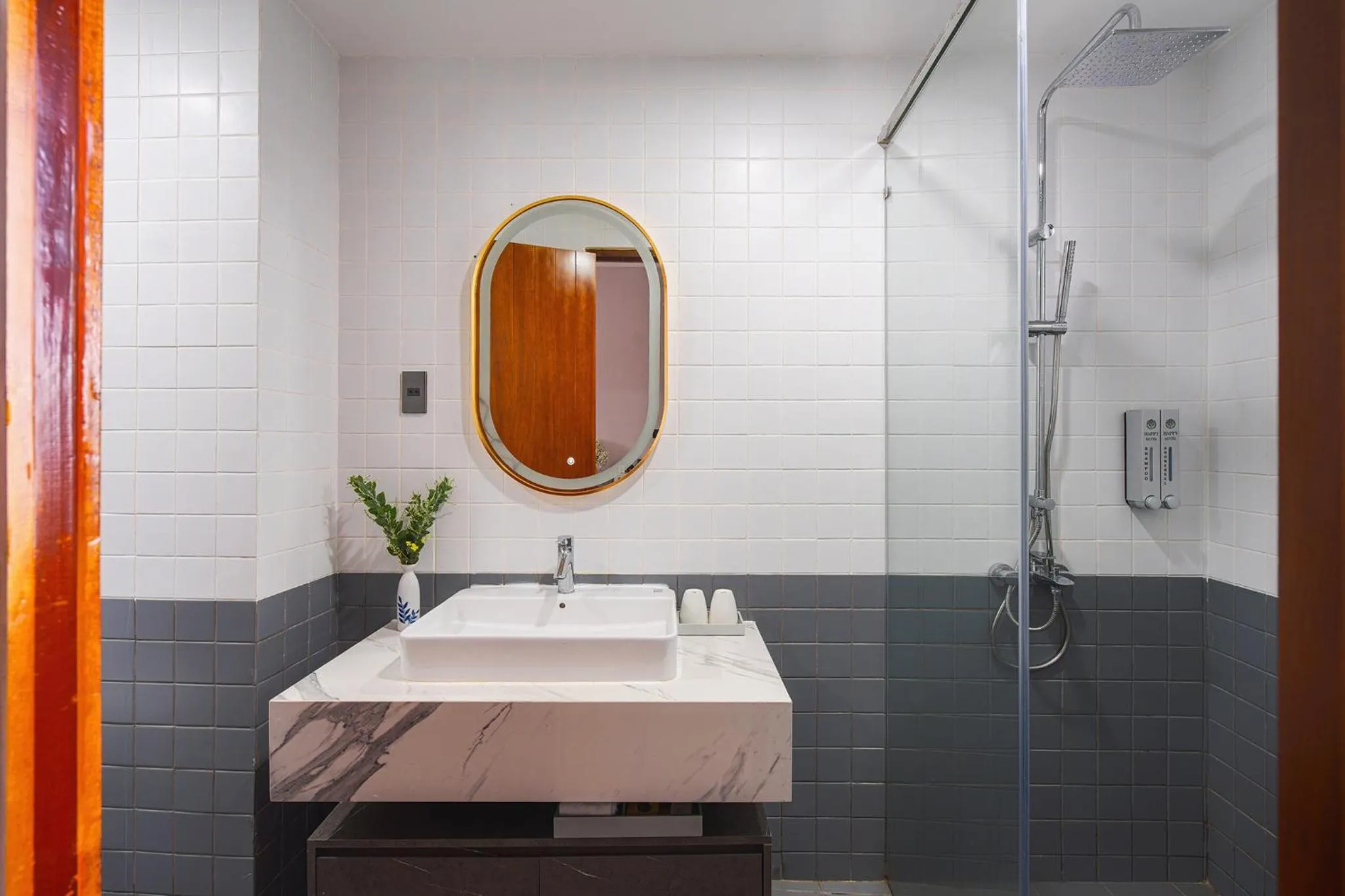 Shower in Nature Hotel - Win Happy