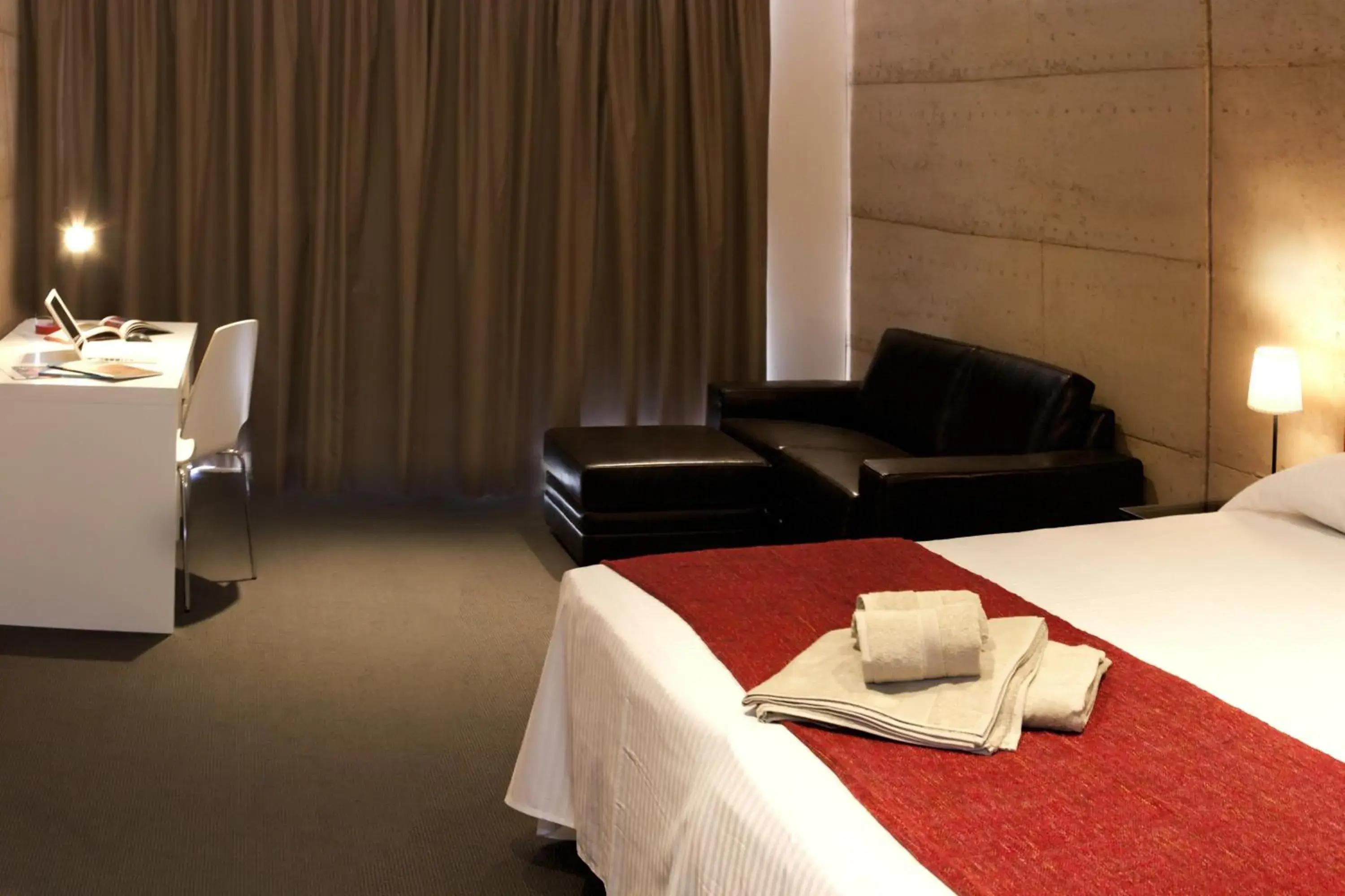 Deluxe King Room in Crossroads Ecomotel Deluxe King Room in Crossroads Ecomotel