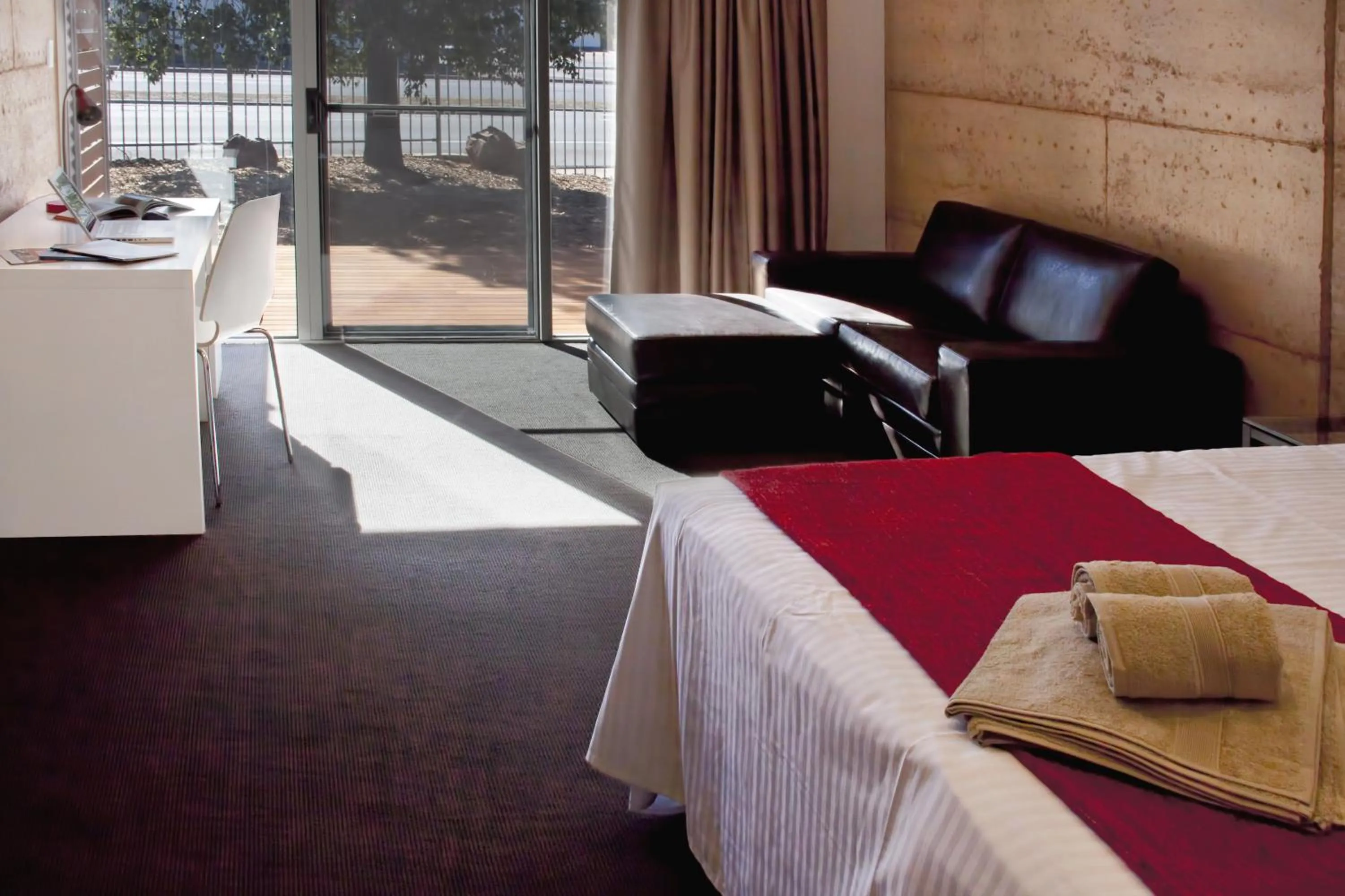 Standard King Room in Crossroads Ecomotel