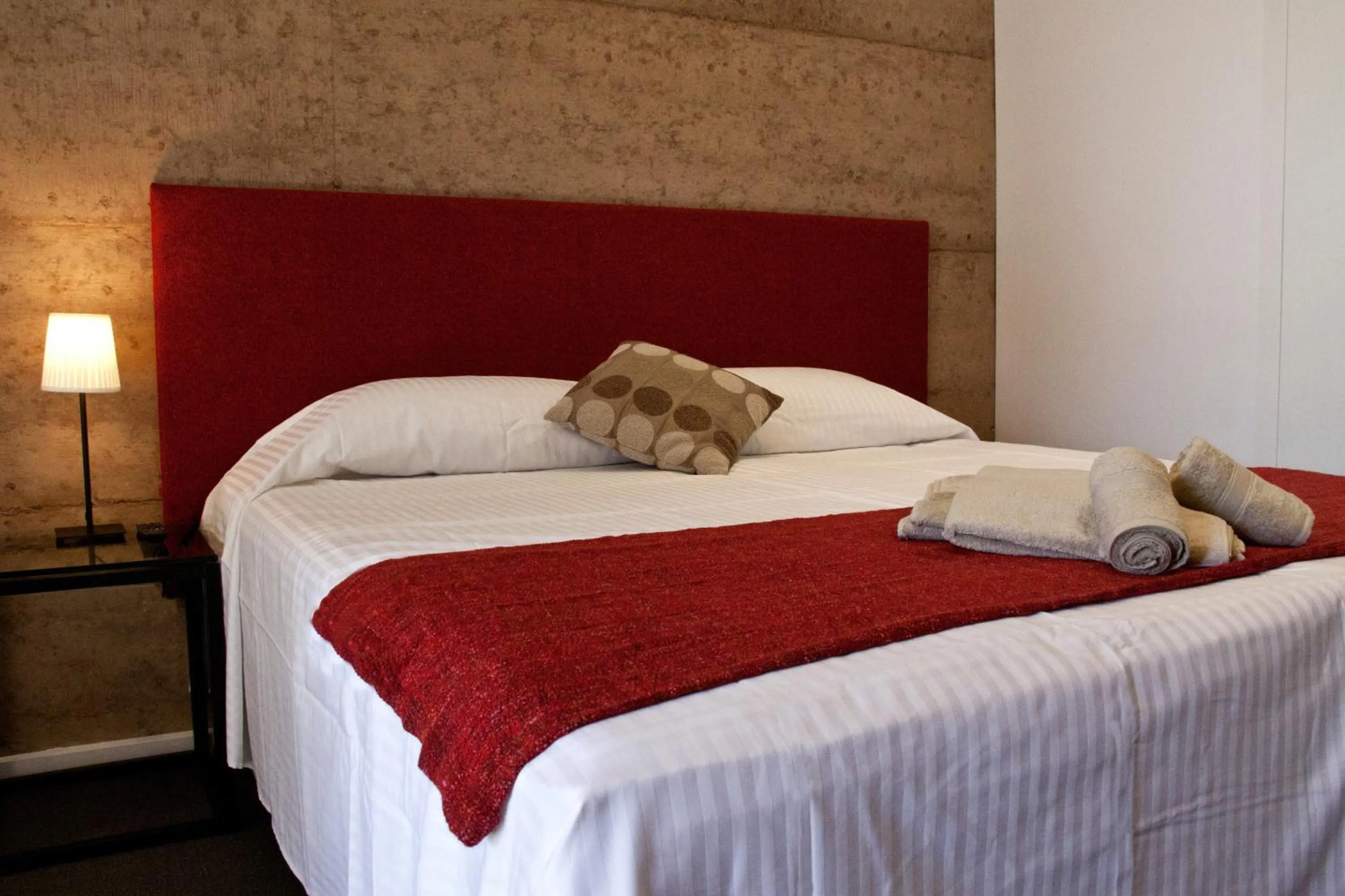 Deluxe King Room in Crossroads Ecomotel