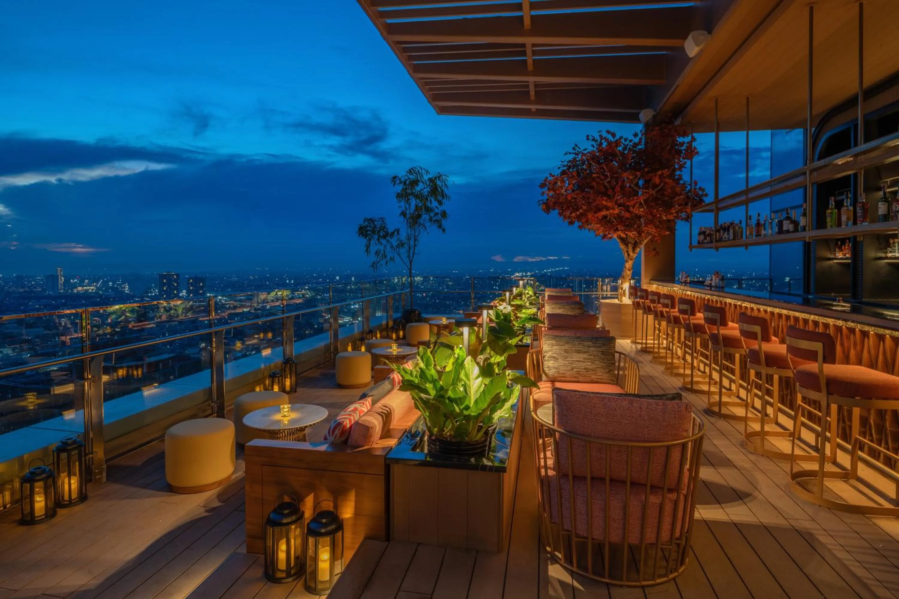 Lounge or bar in Solaire Resort North