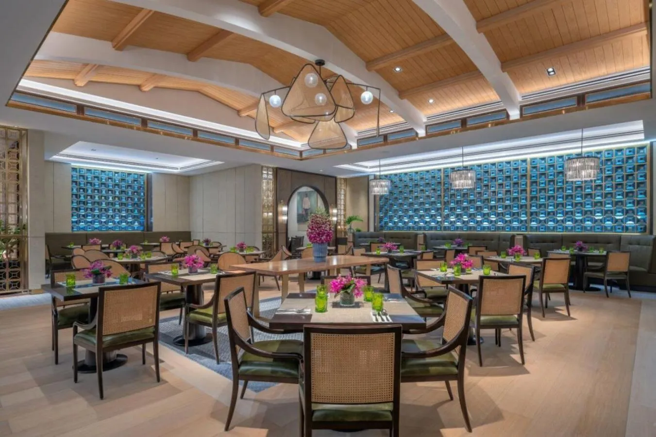 Restaurant/places to eat in Solaire Resort North