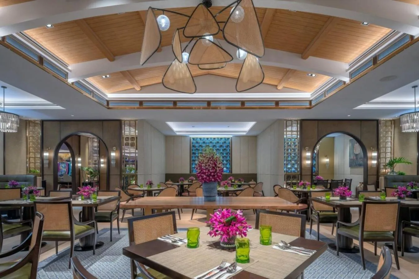 Restaurant/places to eat in Solaire Resort North