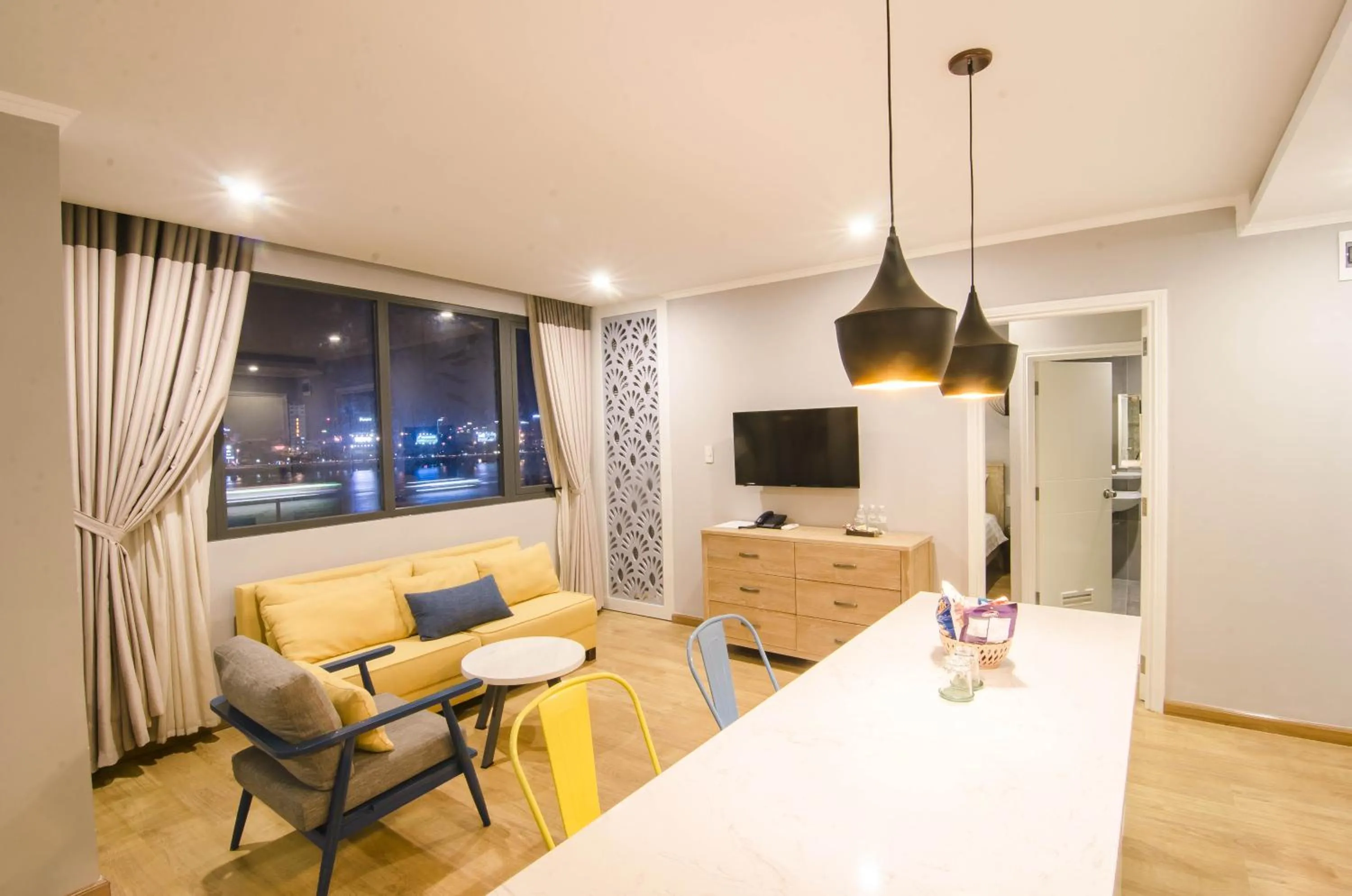 TV and multimedia in KaKa Hotel Han River