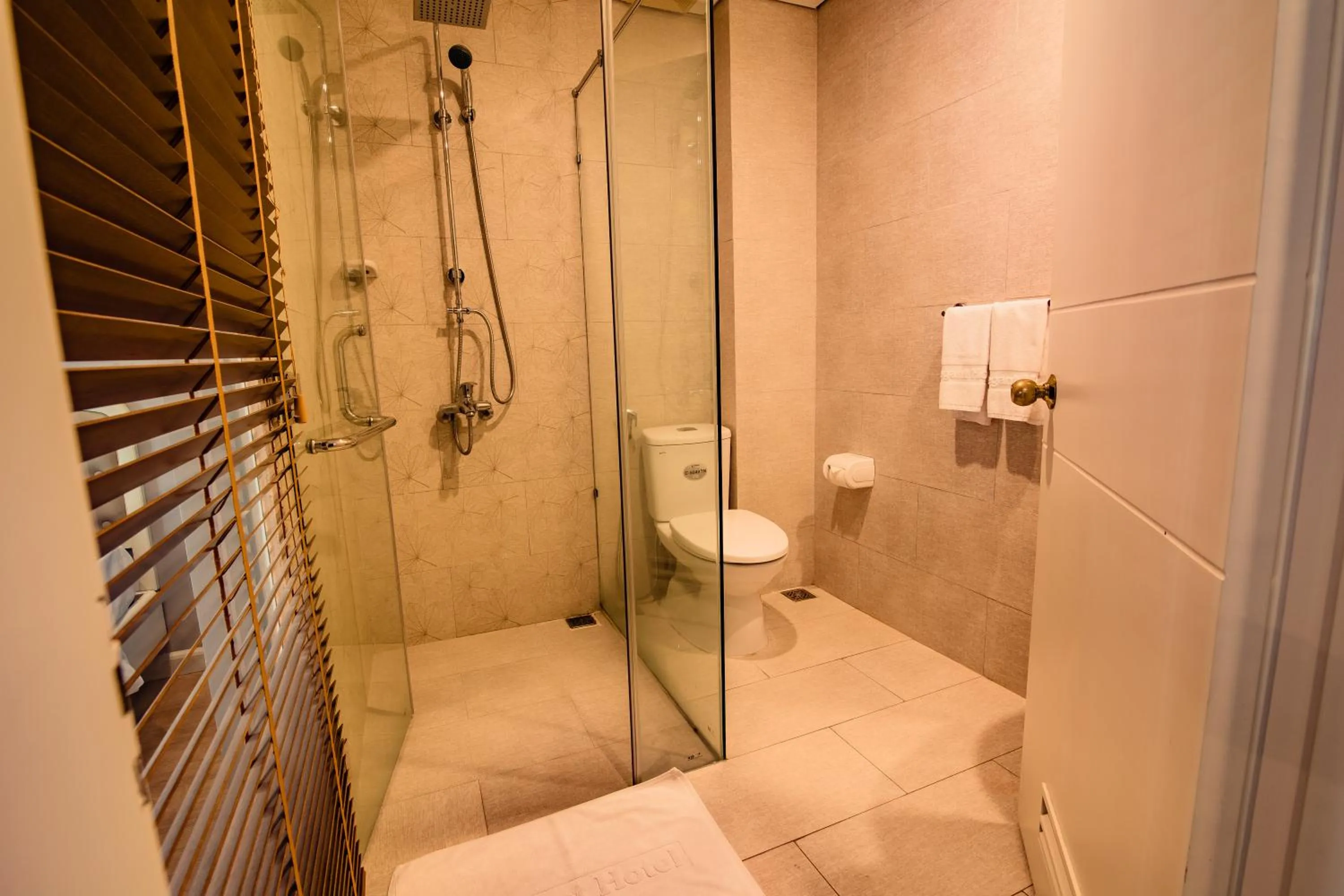 Bathroom in KaKa Hotel Han River