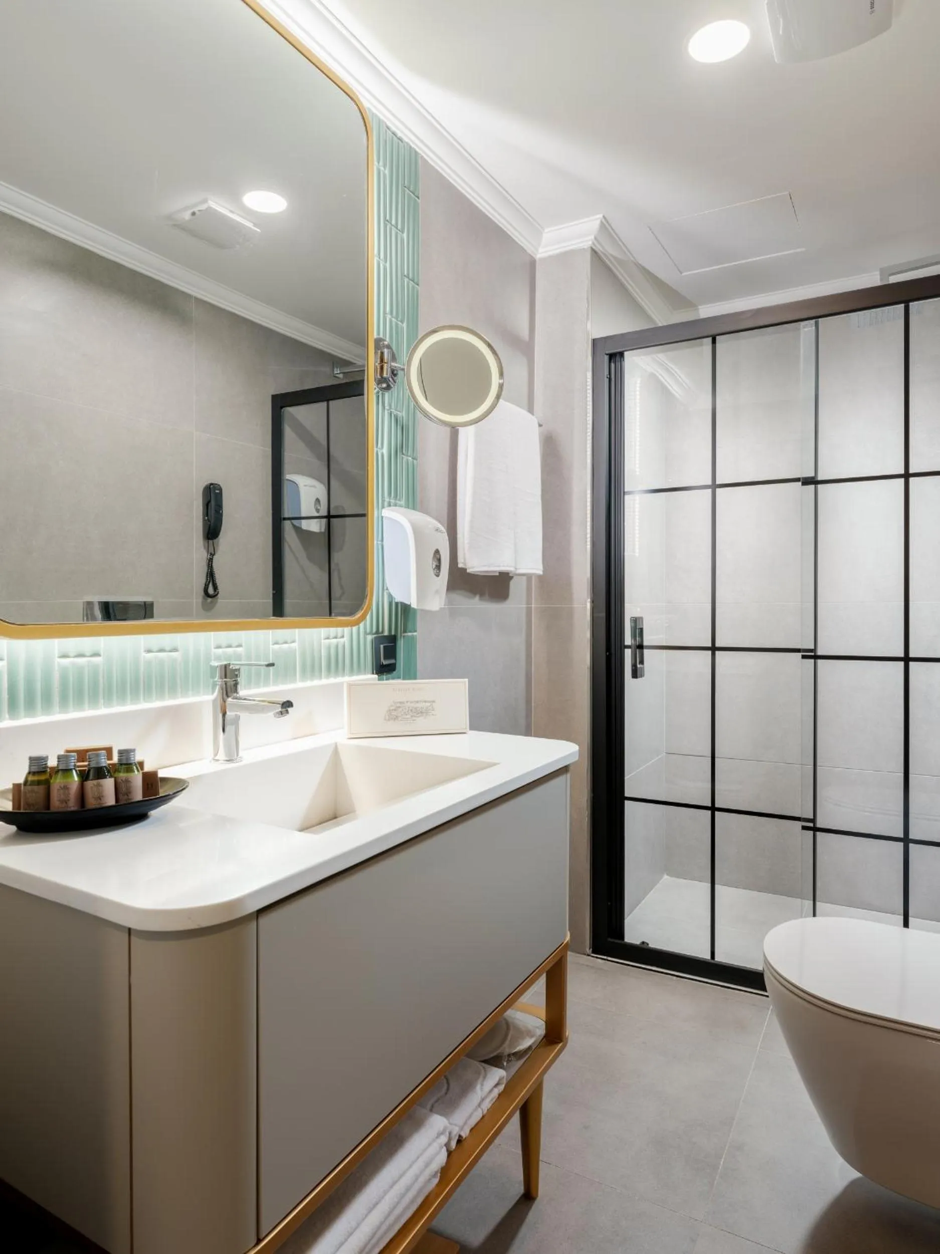 Shower in Perla Pura