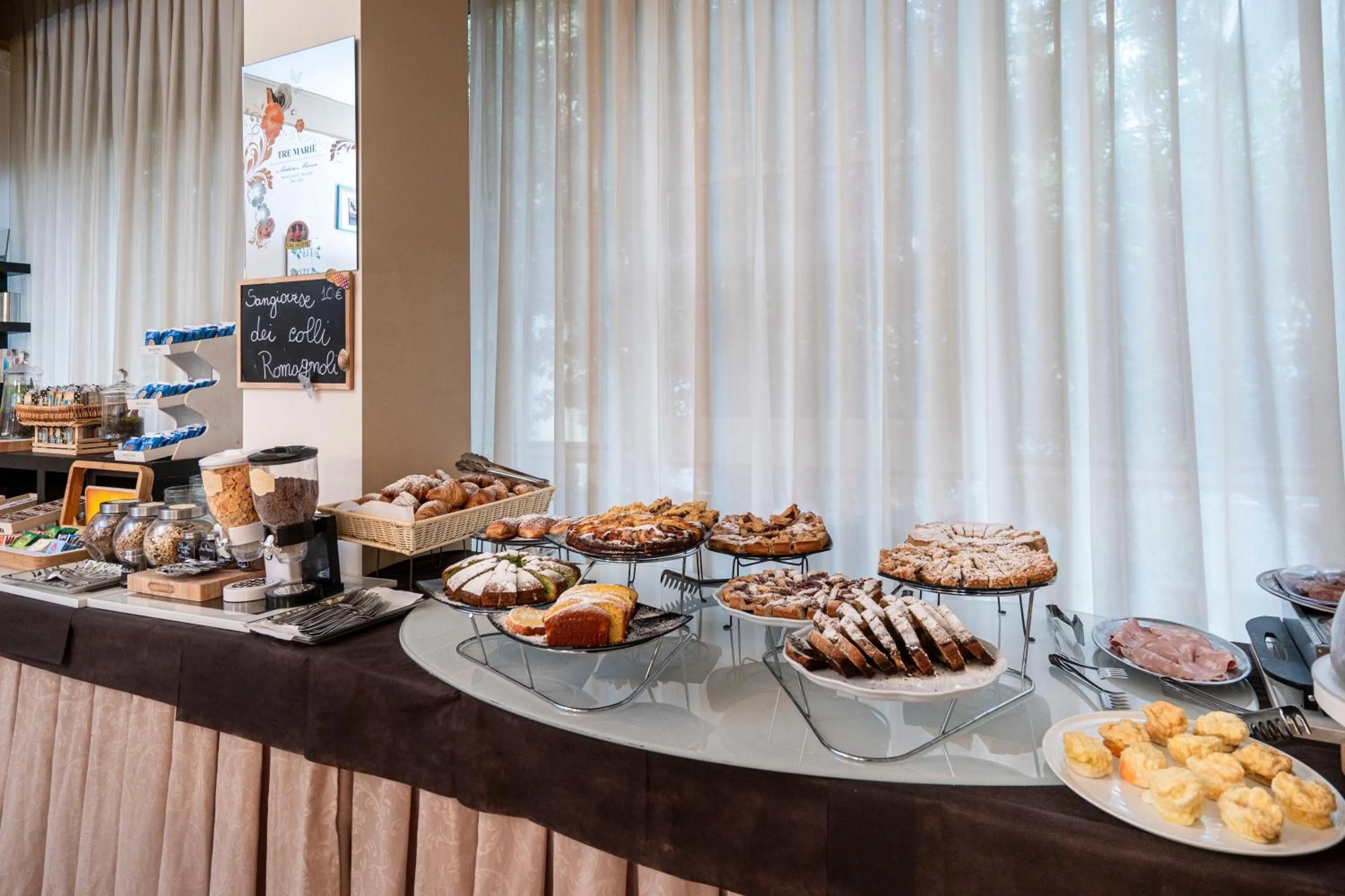 Breakfast in Hotel Mia