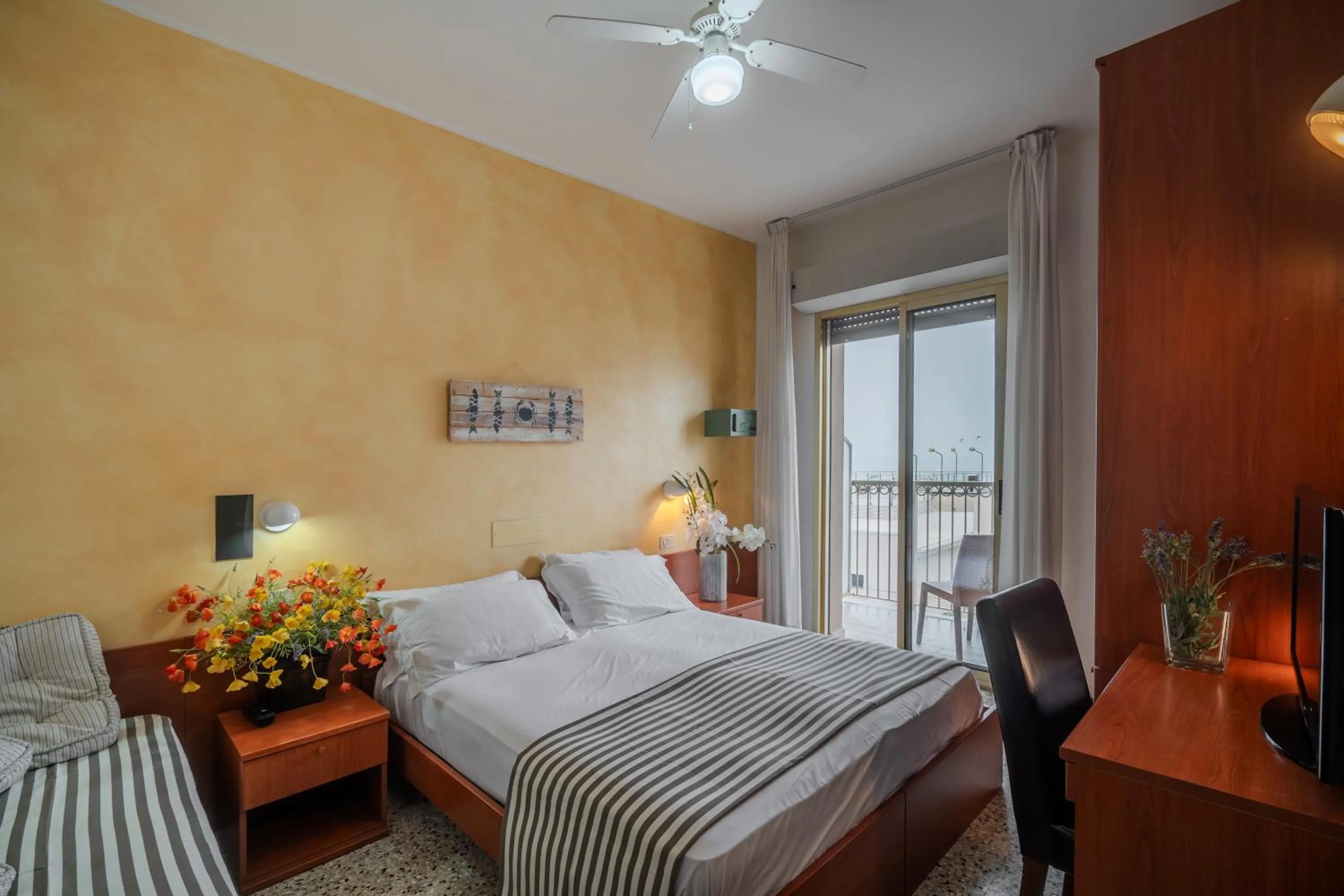 Photo of the whole room, Bed in Hotel Mia